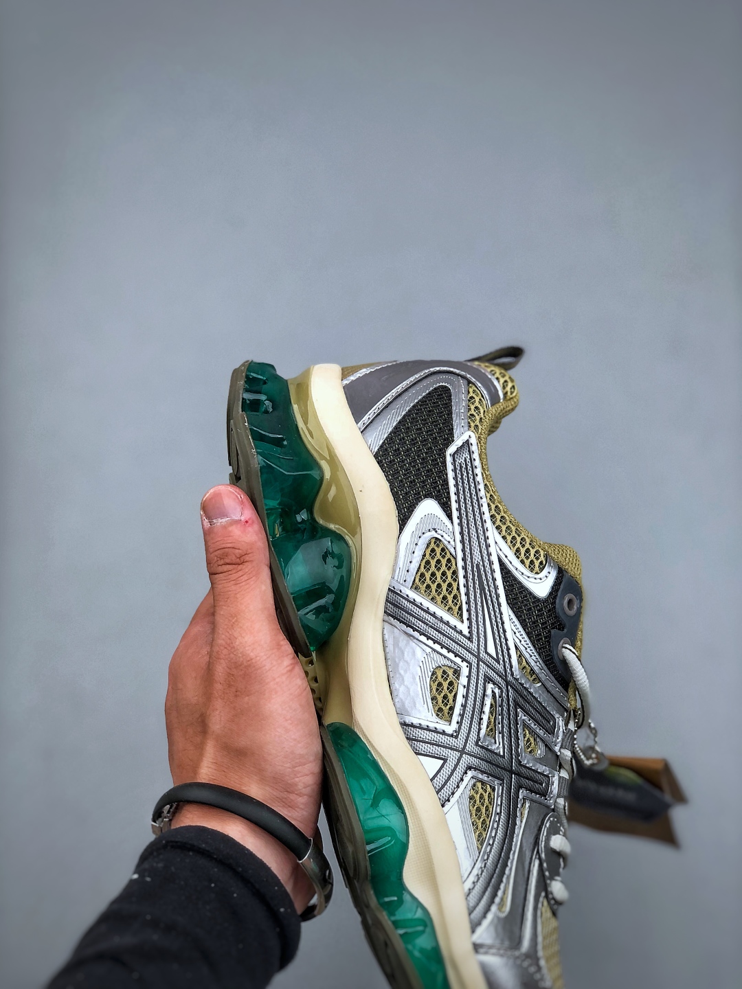 💰260Asics Gel-Quantum Kinetic 亚瑟士 复古休闲运动鞋厚底增高老爹鞋 1203A270-252 #采用 GEL Scutoid 技术的橡胶鞋底。在拥有拥有相同外底科技的基础上，与早先推出的 Kiko Kostadinov 联名款 GEL-QUANTUM ZIENTZIA 十分相似，不失为具有 Ki 味的平替选择。尺码：36-45（半）
