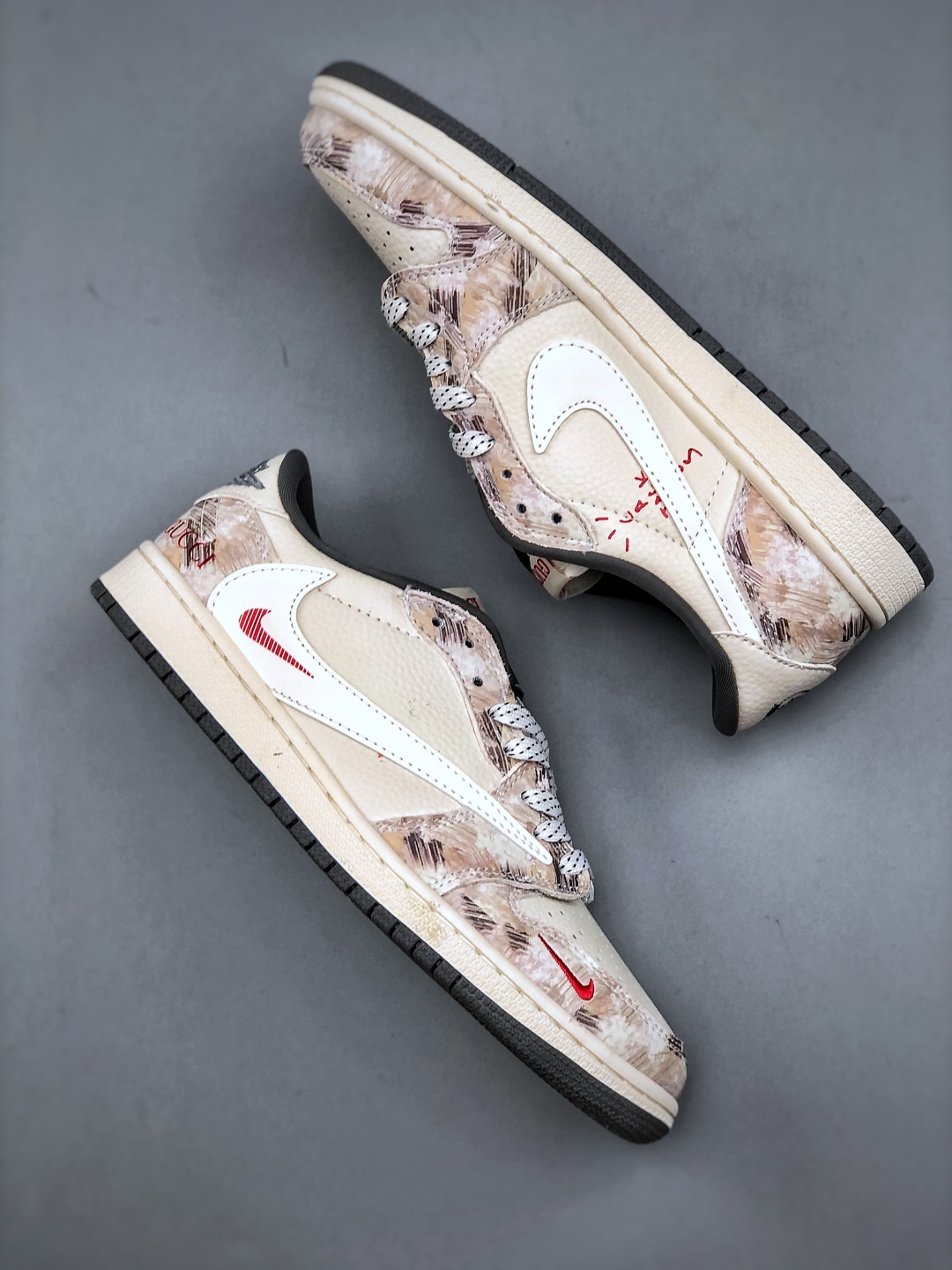 💰300Air Jordan 1 Low * 古驰联名 完美品质出货 细节如图所示 鞋面切割工整 冲孔整齐干净 中底拉帮线 整体清洁度非常好 货号:XB1979-005 尺码：36-45（半）