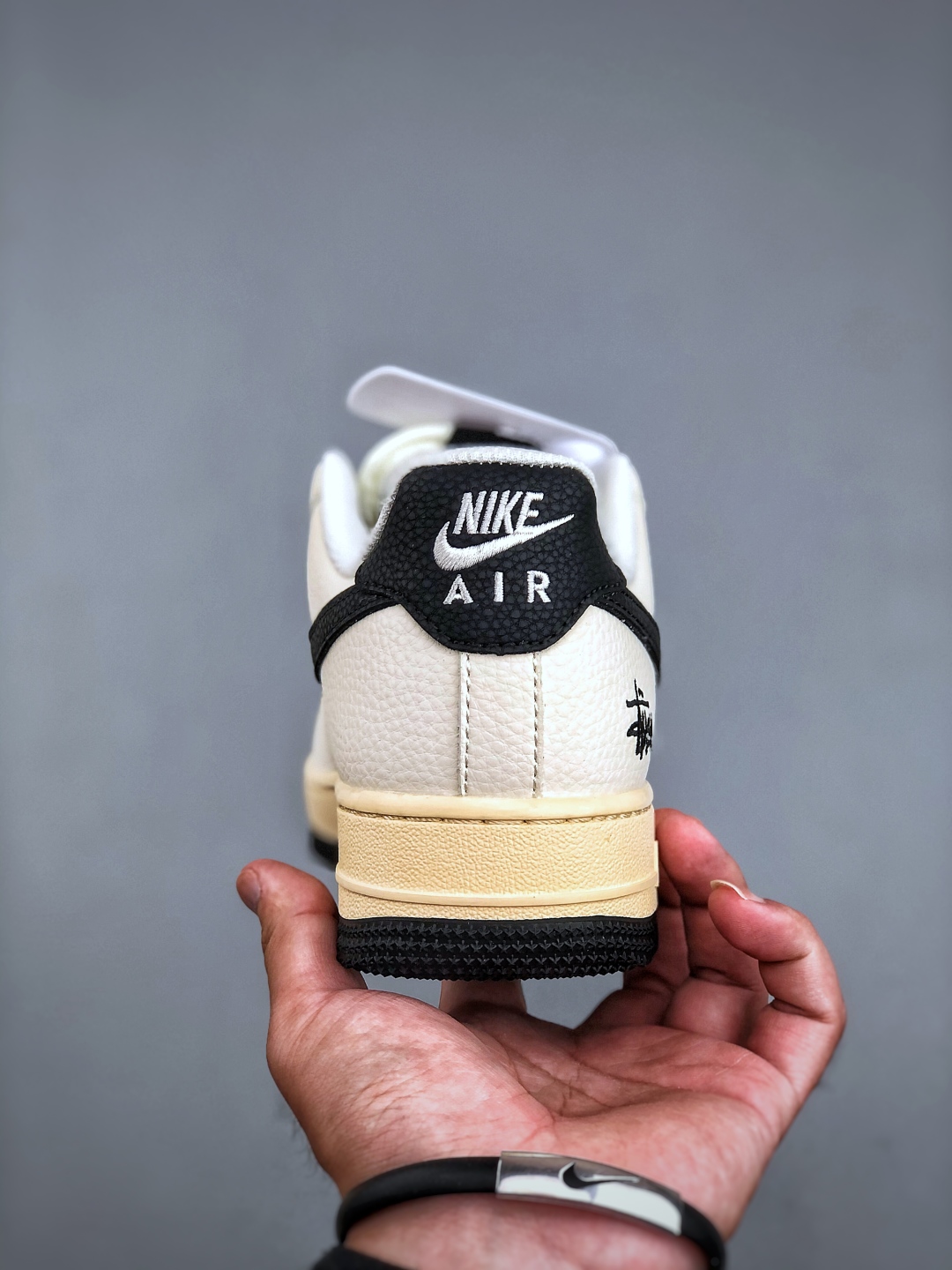 💰280Nike Air Force 1 ‘07 Low 斯图西联名 荧光英文米黑 空军一号低帮休闲板鞋 #原楦头原纸板 原装鞋盒 定制五金配件 内置全掌气垫 原厂鞋底货号：QW5836-002 尺码：36-45（半）