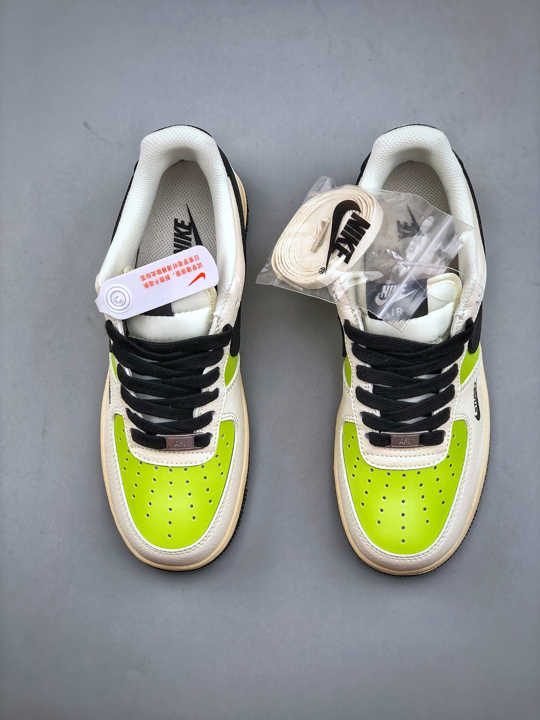 💰280Nike Air Force 1 ‘07 Low 斯图西联名 荧光英文米黑 空军一号低帮休闲板鞋 #原楦头原纸板 原装鞋盒 定制五金配件 内置全掌气垫 原厂鞋底货号：QW5836-002 尺码：36-45（半）
