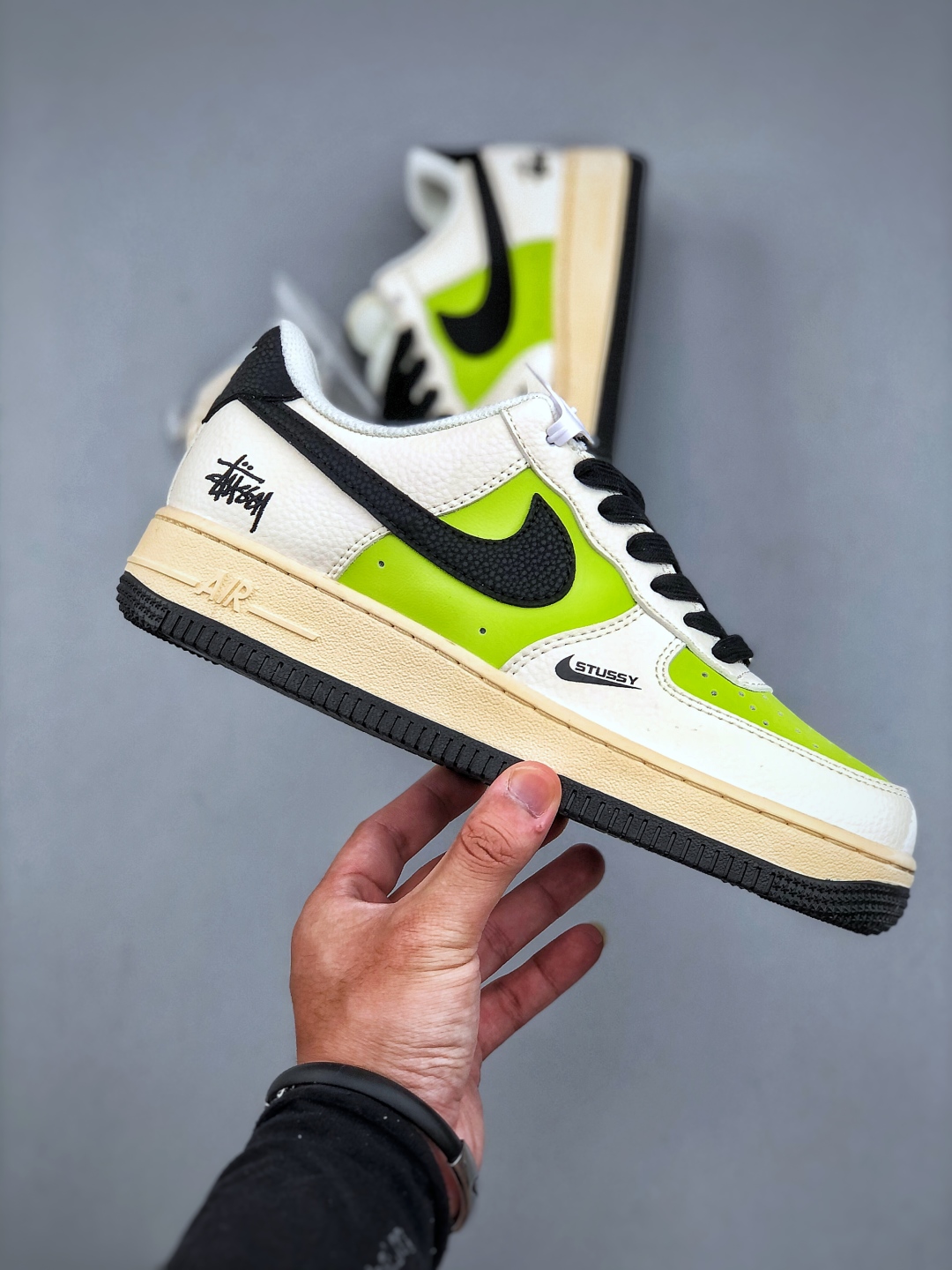 💰280Nike Air Force 1 ‘07 Low 斯图西联名 荧光英文米黑 空军一号低帮休闲板鞋 #原楦头原纸板 原装鞋盒 定制五金配件 内置全掌气垫 原厂鞋底货号：QW5836-002 尺码：36-45（半）
