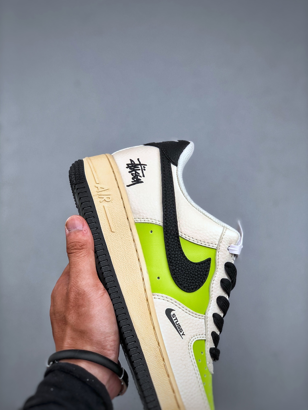 💰280Nike Air Force 1 ‘07 Low 斯图西联名 荧光英文米黑 空军一号低帮休闲板鞋 #原楦头原纸板 原装鞋盒 定制五金配件 内置全掌气垫 原厂鞋底货号：QW5836-002 尺码：36-45（半）
