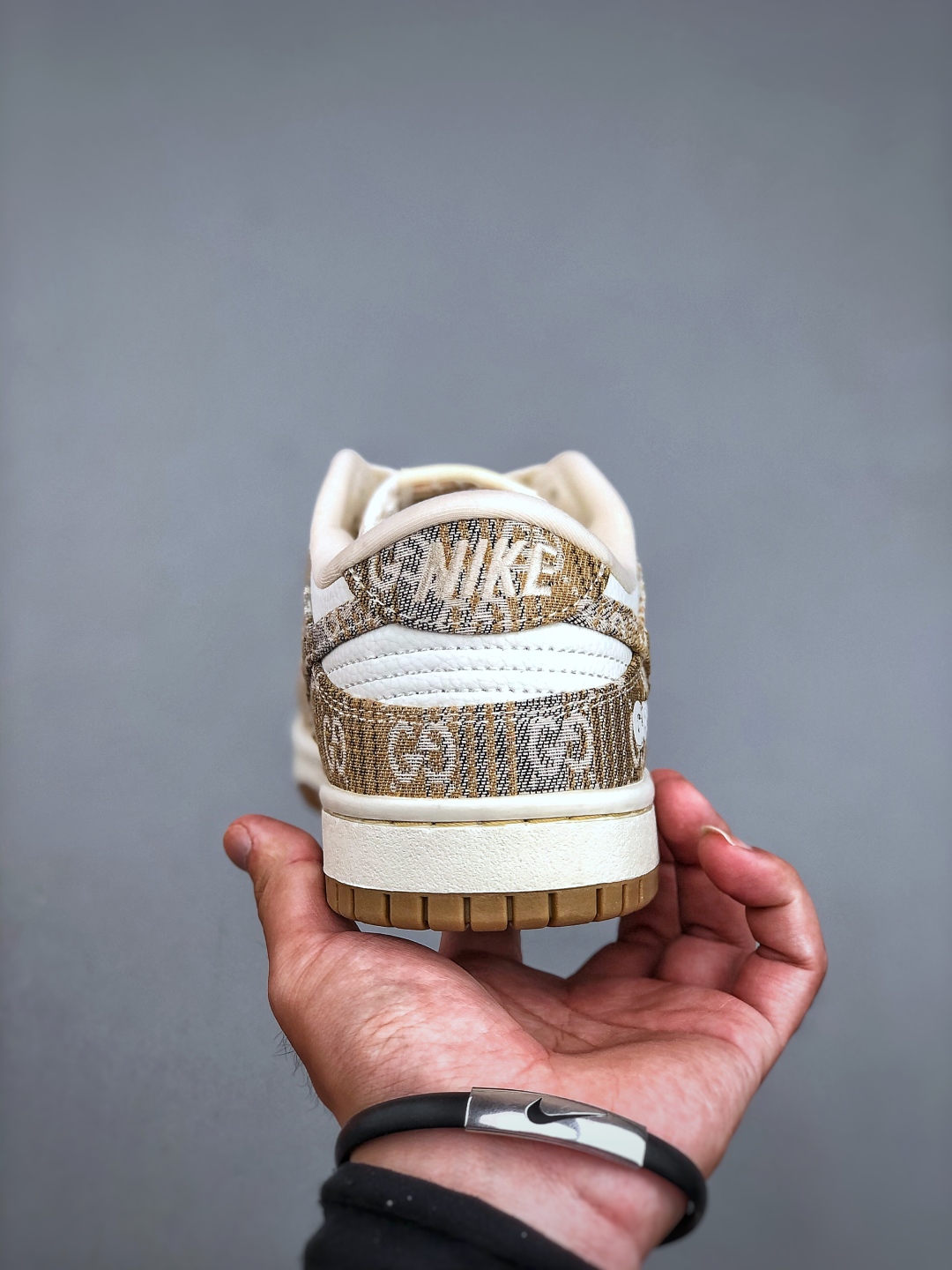 💰300Nike SB Dunk Low 古驰联名 卡其灰牛仔 周年高端定制 低帮休闲板鞋 #定制鞋盒 大厂纯原品质出货 超高清洁度 皮料切割干净无任何毛边 细节完美 货号：SC9207-421 尺码：36-45（半）