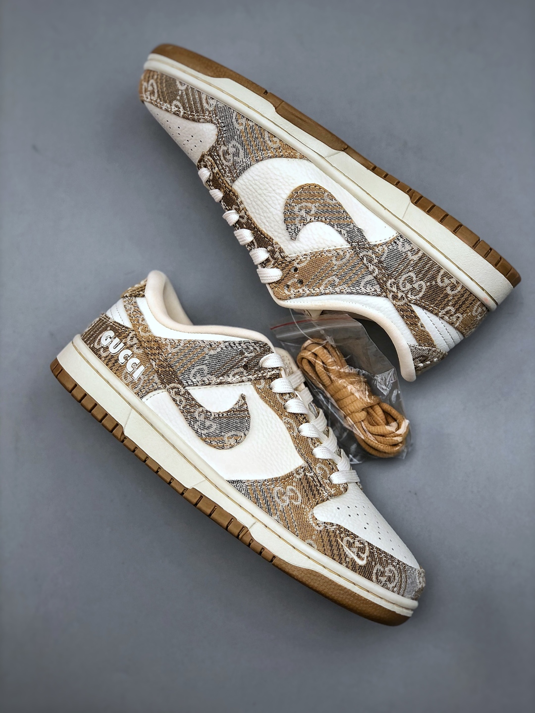 💰300Nike SB Dunk Low 古驰联名 卡其灰牛仔 周年高端定制 低帮休闲板鞋 #定制鞋盒 大厂纯原品质出货 超高清洁度 皮料切割干净无任何毛边 细节完美 货号：SC9207-421 尺码：36-45（半）