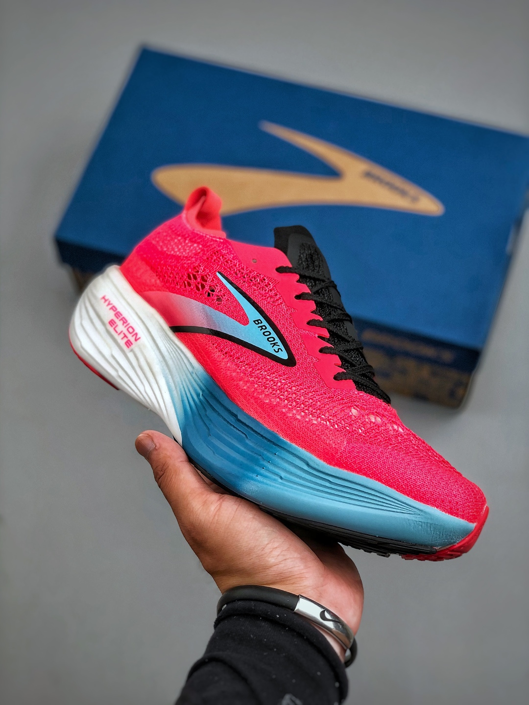 💰130
Brooks Hyperion Elite 4 PB 布鲁克斯龙卷风4 休闲透气缓震运动鞋 货号：100046 1D 645 尺码：36-45（半）