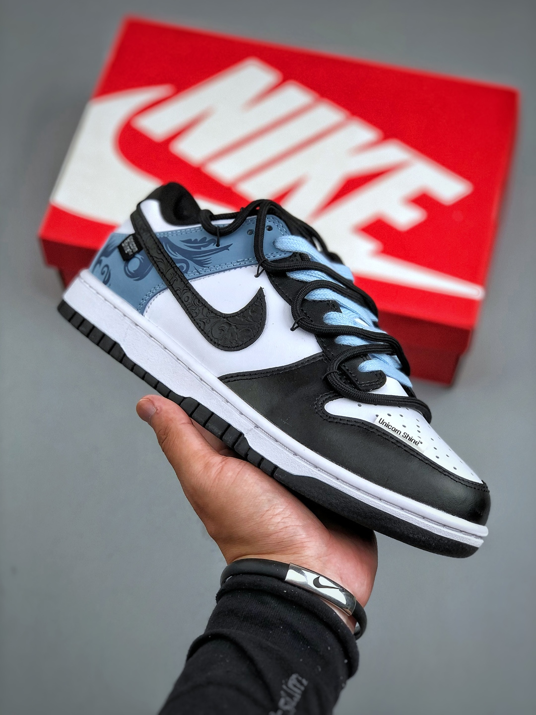 纯原 Nike SB Dunk Low 山海经-赢鱼 贴皮 印花 解构 潮流纯原大厂出品 极力推荐👏原装头层材料 独家版型蒸餾加工帶來的是更好的视觉和脚感体验大厂纯原品质出货 清洁度 电绣工艺 皮料切割干净无任何毛边 细节完美官方货号:DD1503 101 (半)