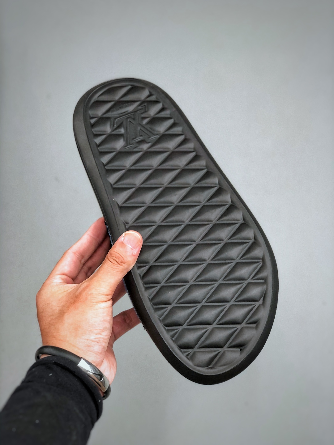 200 Louis Vuitton 2025专柜 春夏新款 最高限定 专柜上新 LV情侣厚底拖鞋-Chinese UA Cheap High Quatity Brand Clothes Bags handbags Sneakers wholesale wholesaler seller from China Factory suppliers Fashion Clothing Shoes best Quality Beautiful Price 200 Louis Vuitton 2025专柜 春夏新款 最高限定 专柜上新 LV情侣厚底拖鞋