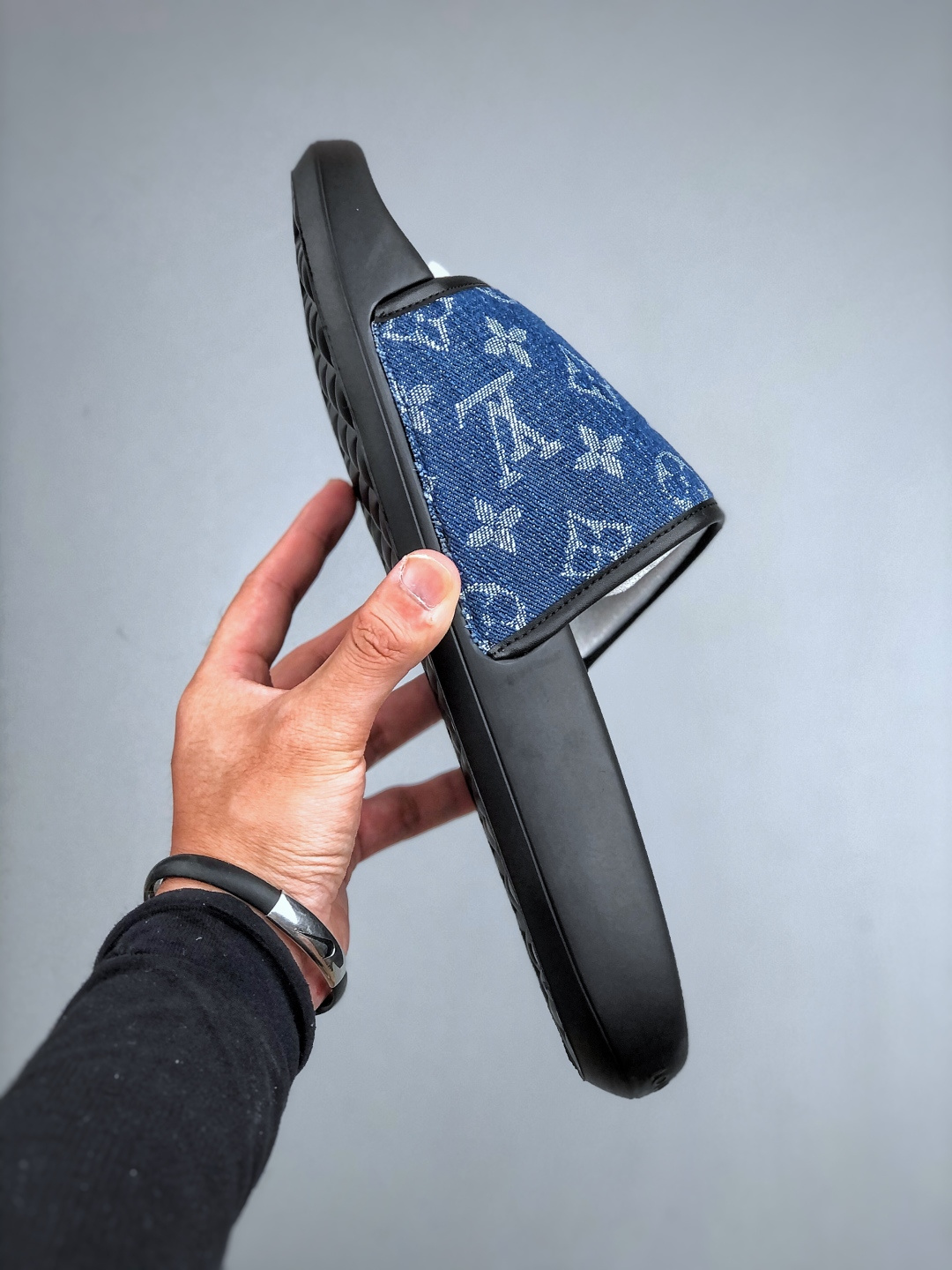 200 Louis Vuitton 2025专柜 春夏新款 最高限定 专柜上新 LV情侣厚底拖鞋-Chinese UA Cheap High Quatity Brand Clothes Bags handbags Sneakers wholesale wholesaler seller from China Factory suppliers Fashion Clothing Shoes best Quality Beautiful Price 200 Louis Vuitton 2025专柜 春夏新款 最高限定 专柜上新 LV情侣厚底拖鞋