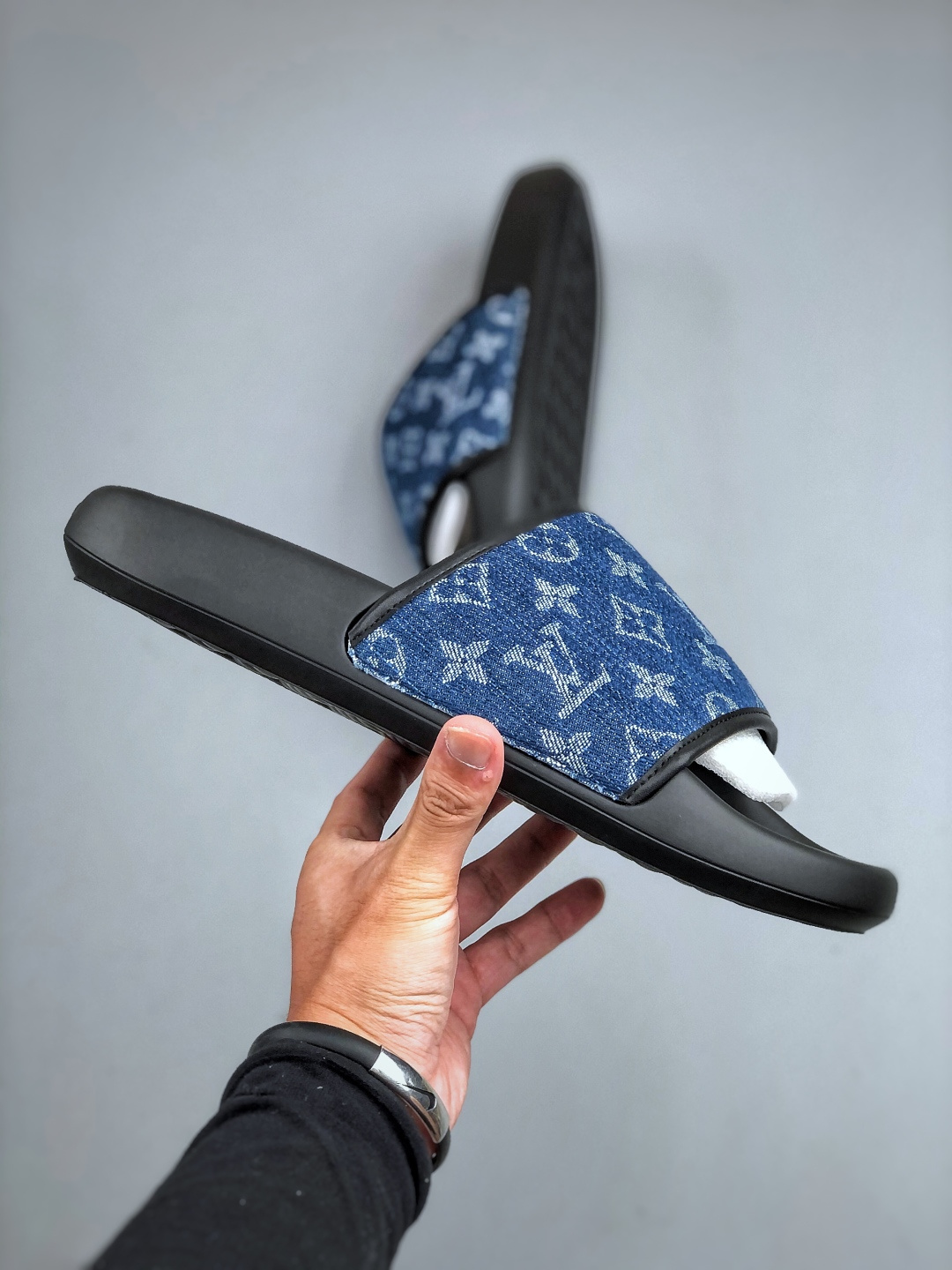 200 Louis Vuitton 2025专柜 春夏新款 最高限定 专柜上新 LV情侣厚底拖鞋-Chinese UA Cheap High Quatity Brand Clothes Bags handbags Sneakers wholesale wholesaler seller from China Factory suppliers Fashion Clothing Shoes best Quality Beautiful Price 200 Louis Vuitton 2025专柜 春夏新款 最高限定 专柜上新 LV情侣厚底拖鞋