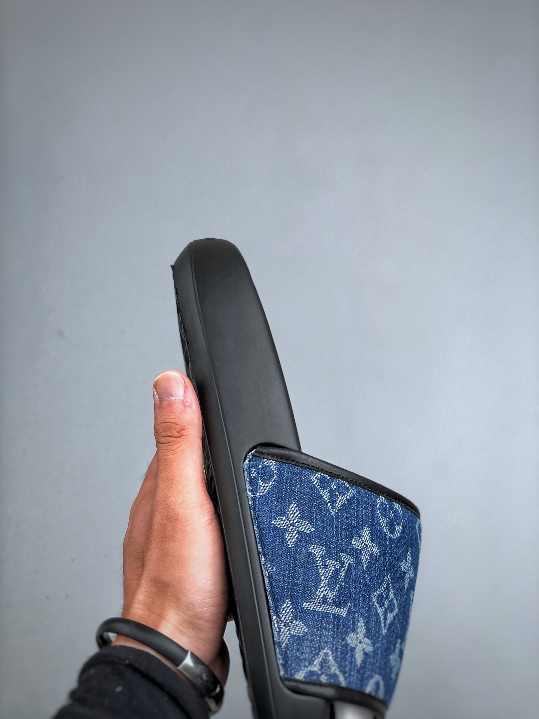 200 Louis Vuitton 2025专柜 春夏新款 最高限定 专柜上新 LV情侣厚底拖鞋-Chinese UA Cheap High Quatity Brand Clothes Bags handbags Sneakers wholesale wholesaler seller from China Factory suppliers Fashion Clothing Shoes best Quality Beautiful Price 200 Louis Vuitton 2025专柜 春夏新款 最高限定 专柜上新 LV情侣厚底拖鞋