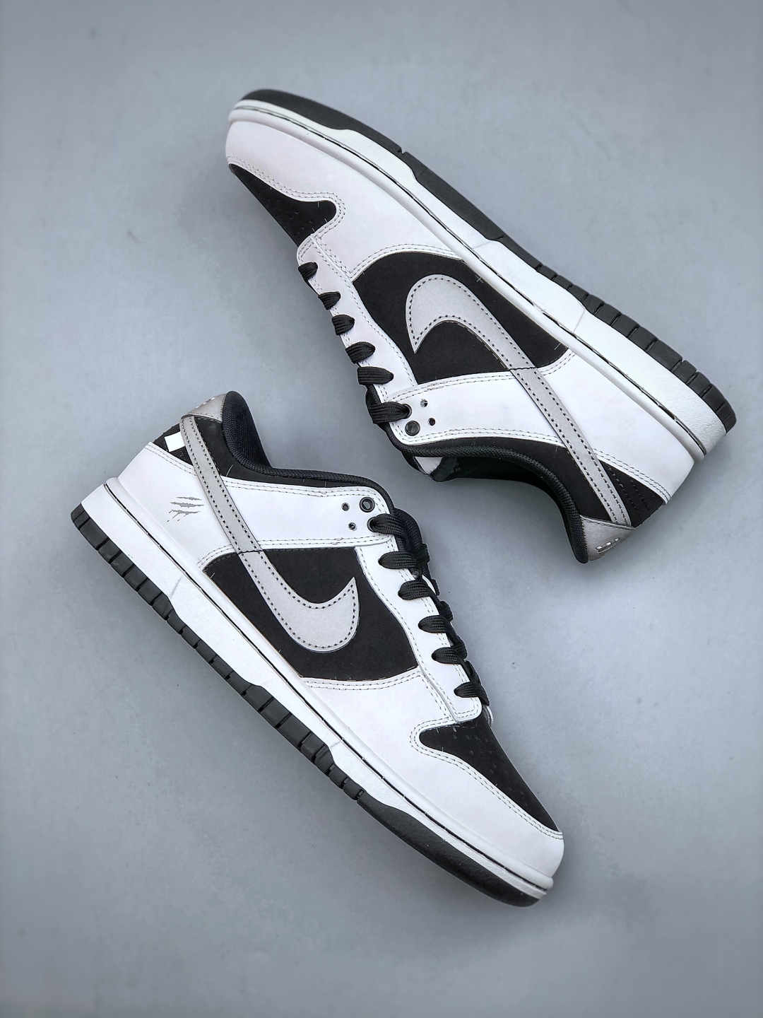 💰300 Nike SB Dunk Low 拓荒骑士 周年高端定制 低帮休闲板鞋 WB0414-002 #定制鞋盒 超高清洁度 皮料切割干净无任何毛边 细节完美 尺码：40 40.5 41 42 42.5 43 44 44.5 45 46