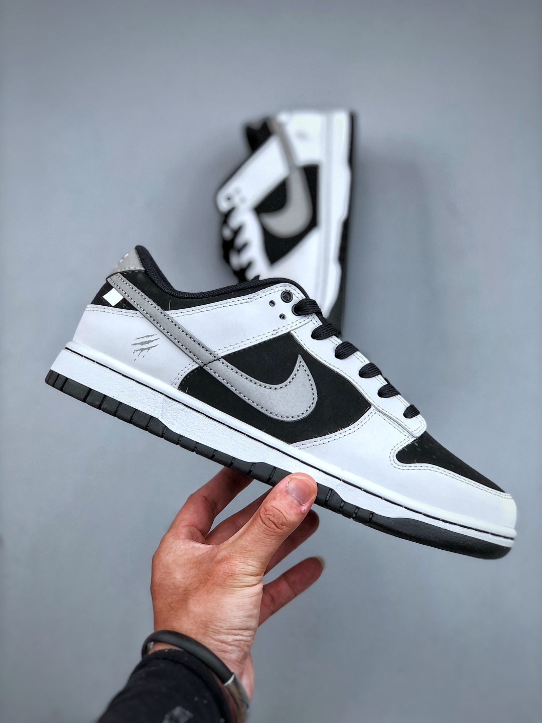 💰300 Nike SB Dunk Low 拓荒骑士 周年高端定制 低帮休闲板鞋 WB0414-002 #定制鞋盒 超高清洁度 皮料切割干净无任何毛边 细节完美 尺码：40 40.5 41 42 42.5 43 44 44.5 45 46