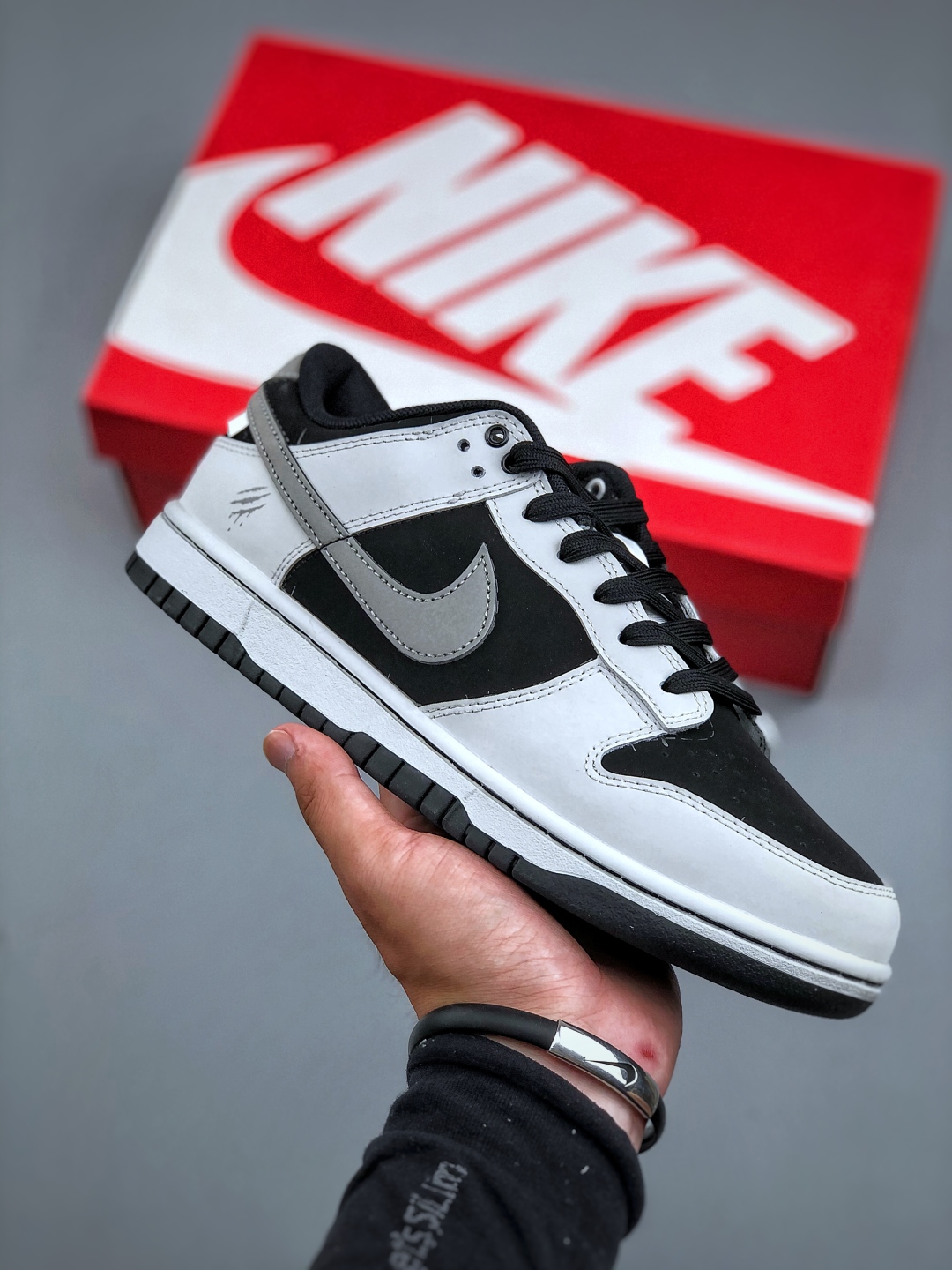 💰300 Nike SB Dunk Low 拓荒骑士 周年高端定制 低帮休闲板鞋 WB0414-002 #定制鞋盒 超高清洁度 皮料切割干净无任何毛边 细节完美 尺码：40 40.5 41 42 42.5 43 44 44.5 45 46