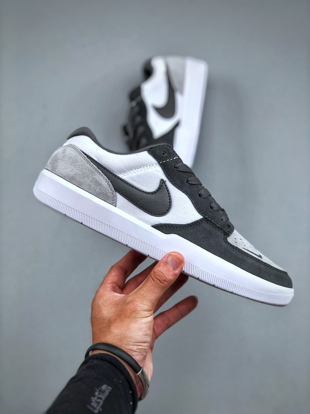 💰220Nike SB Force 58 耐克 低帮休闲板鞋是一款将前沿创新带入街头的单品 它具有硫化杯底 具有出色的耐用性和灵活性 使用帆布和绒面革 在饰面上放置通风口货号:DV5477-001 尺码:36 36.5 37.5 38 38.5 39 40 40.5 41 42 42.5 43 44 45