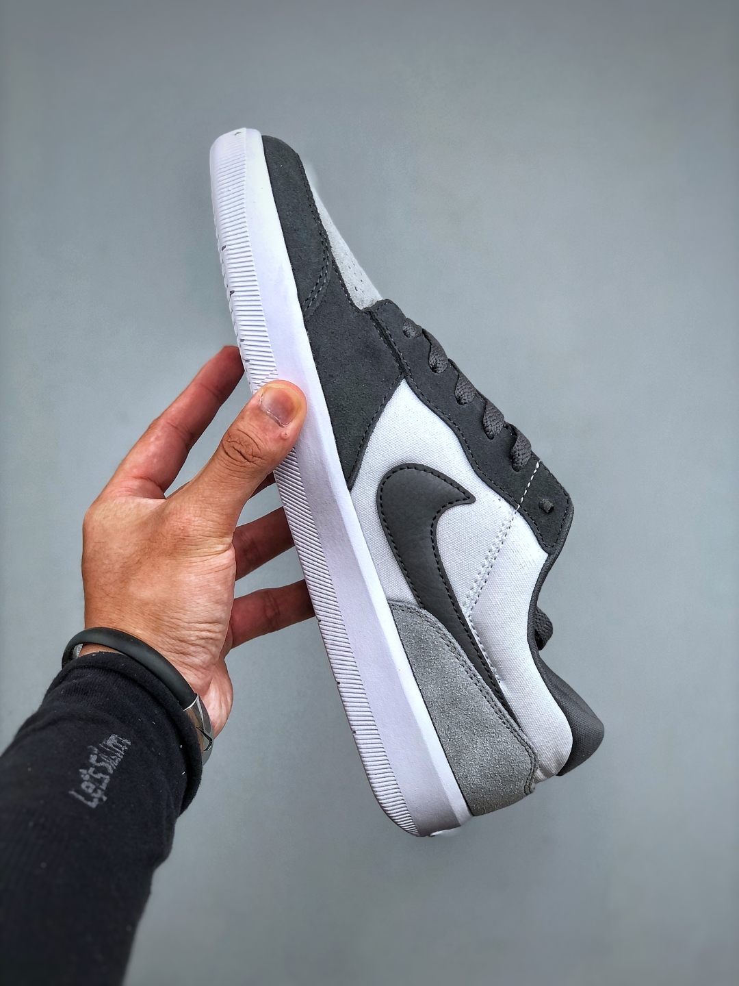 💰220Nike SB Force 58 耐克 低帮休闲板鞋是一款将前沿创新带入街头的单品 它具有硫化杯底 具有出色的耐用性和灵活性 使用帆布和绒面革 在饰面上放置通风口货号:DV5477-001 尺码:36 36.5 37.5 38 38.5 39 40 40.5 41 42 42.5 43 44 45