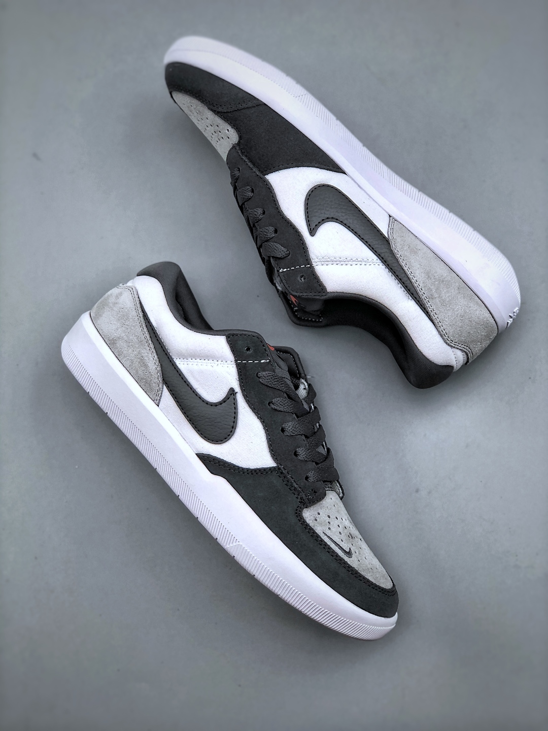 💰220Nike SB Force 58 耐克 低帮休闲板鞋是一款将前沿创新带入街头的单品 它具有硫化杯底 具有出色的耐用性和灵活性 使用帆布和绒面革 在饰面上放置通风口货号:DV5477-001 尺码:36 36.5 37.5 38 38.5 39 40 40.5 41 42 42.5 43 44 45