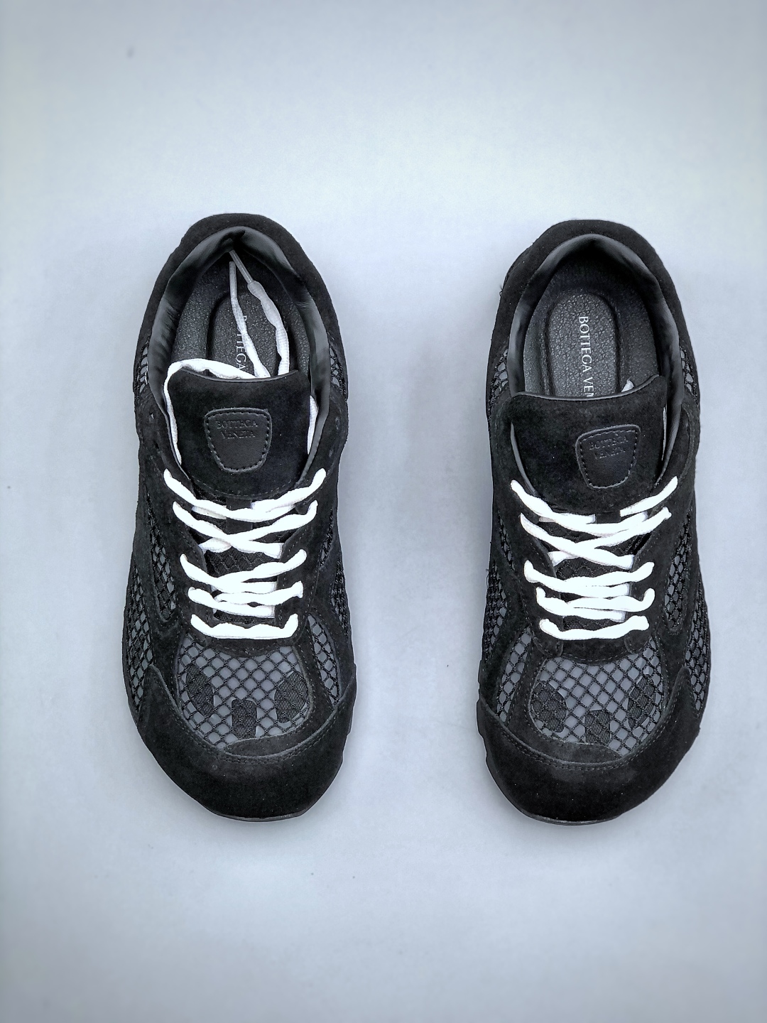 💰360意大利奢侈品牌-宝缇嘉/葆蝶家-Bottega Veneta Orbit Lace-up Runner BV葆蝶家时尚休闲王一博同款老爹鞋运动鞋#MAX 广货纯原版本 配色不断更新原版开发 一比一打造 相似度百分之99以上 市场一梯队级别品质 区别市场任何标文顶级品质版本 采用轻质科技网布面料 搭配几何图案设计橡胶外底 王炸系列 实际增高很多哦 还是一样显腿细非常nice 耐玩耐造 对标对版 时尚百搭高版本 大底选用拼色TPU大底 配置原版包装 尺码:35 36 37 38 39 40 41 42 43 44 45