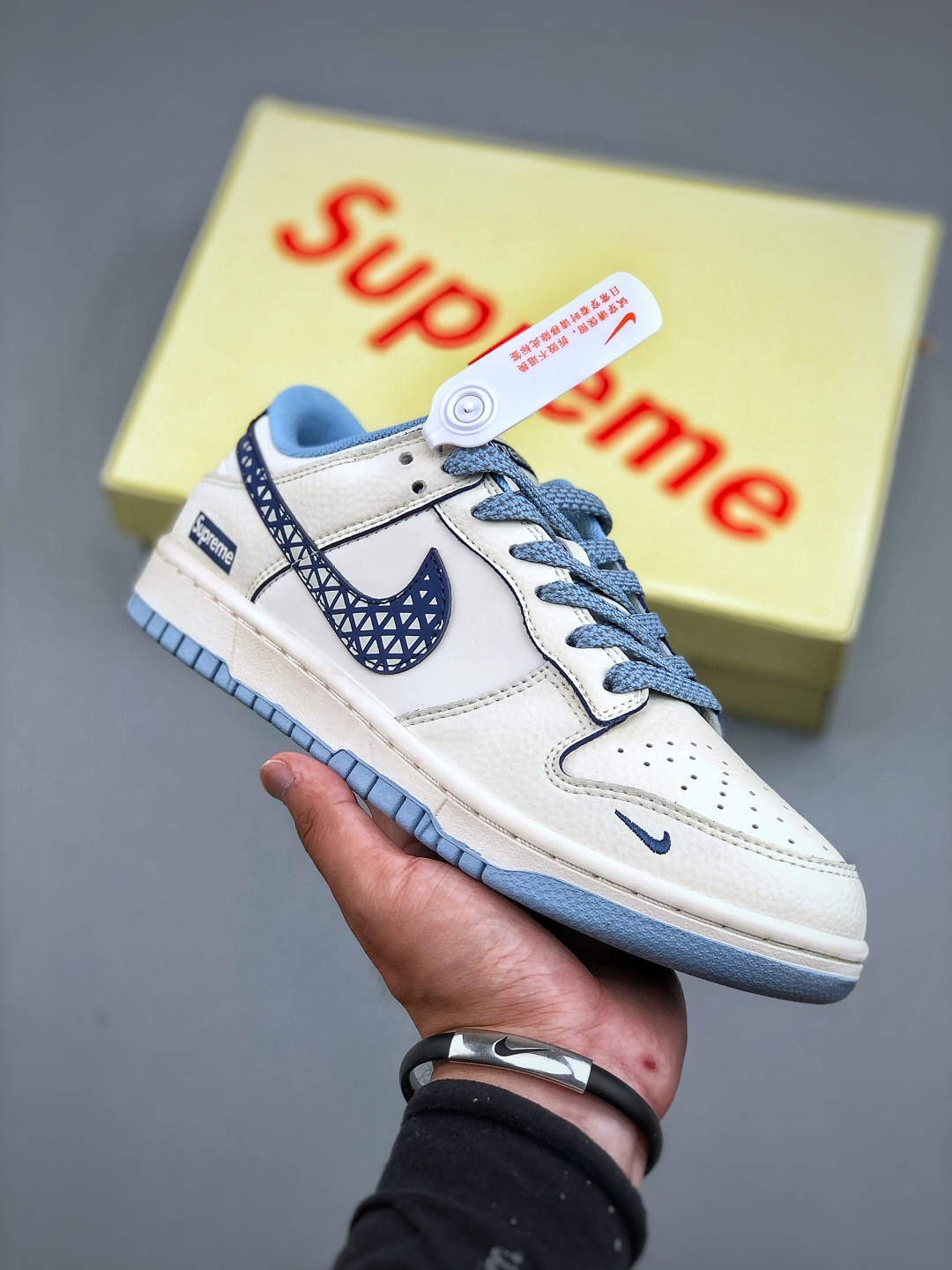 Nike Dunk 全套原楦原模倾力打造完美版型 独家原厂航空铝磨具打磨大底 鞋头坡度极致还原 无解鞋型 原盒原配 圈内天花板工艺 原厂冲刀 超高清洁度 全鞋零毛边皮料切割 货号:HS8068-036