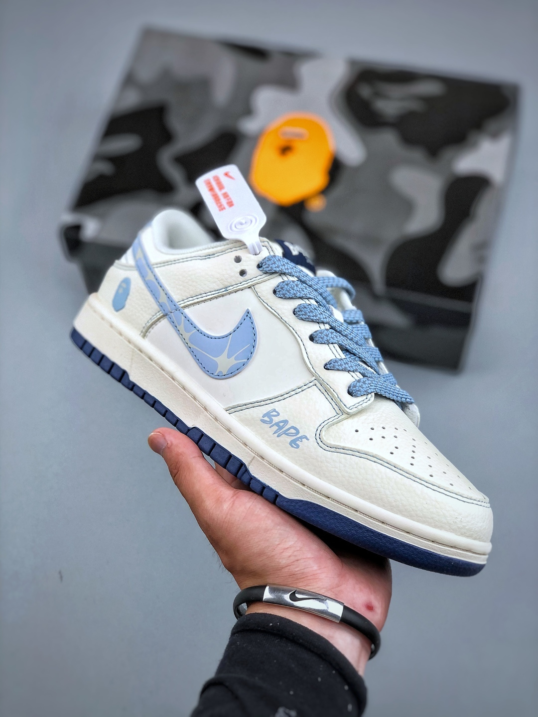 Nike SB Dunk Low “bape联名白蓝”高端定制 低帮休闲板鞋 定制鞋盒 大厂纯原品质出货 超高清洁度 皮料切割干净无任何毛边 细节完美 货号:HS8068 035 (半)