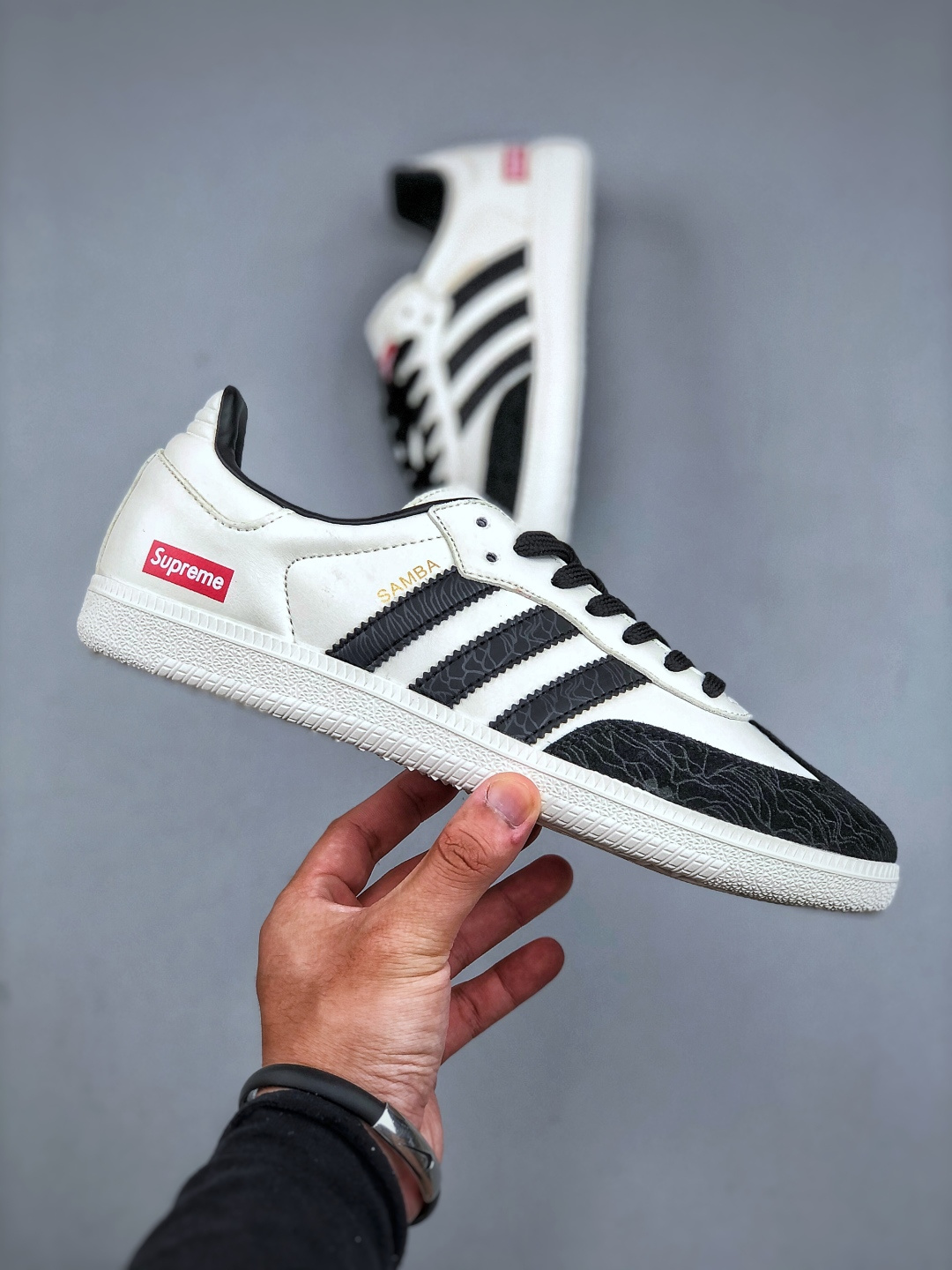 💰320 
Adidas SAMBA OG 德训鞋 高端定制桑巴系列 大厂纯原品质出货 超高清洁度 细节完美 舒适百搭 低帮休闲板鞋 货号：GJ75807 尺码：36-45（半）