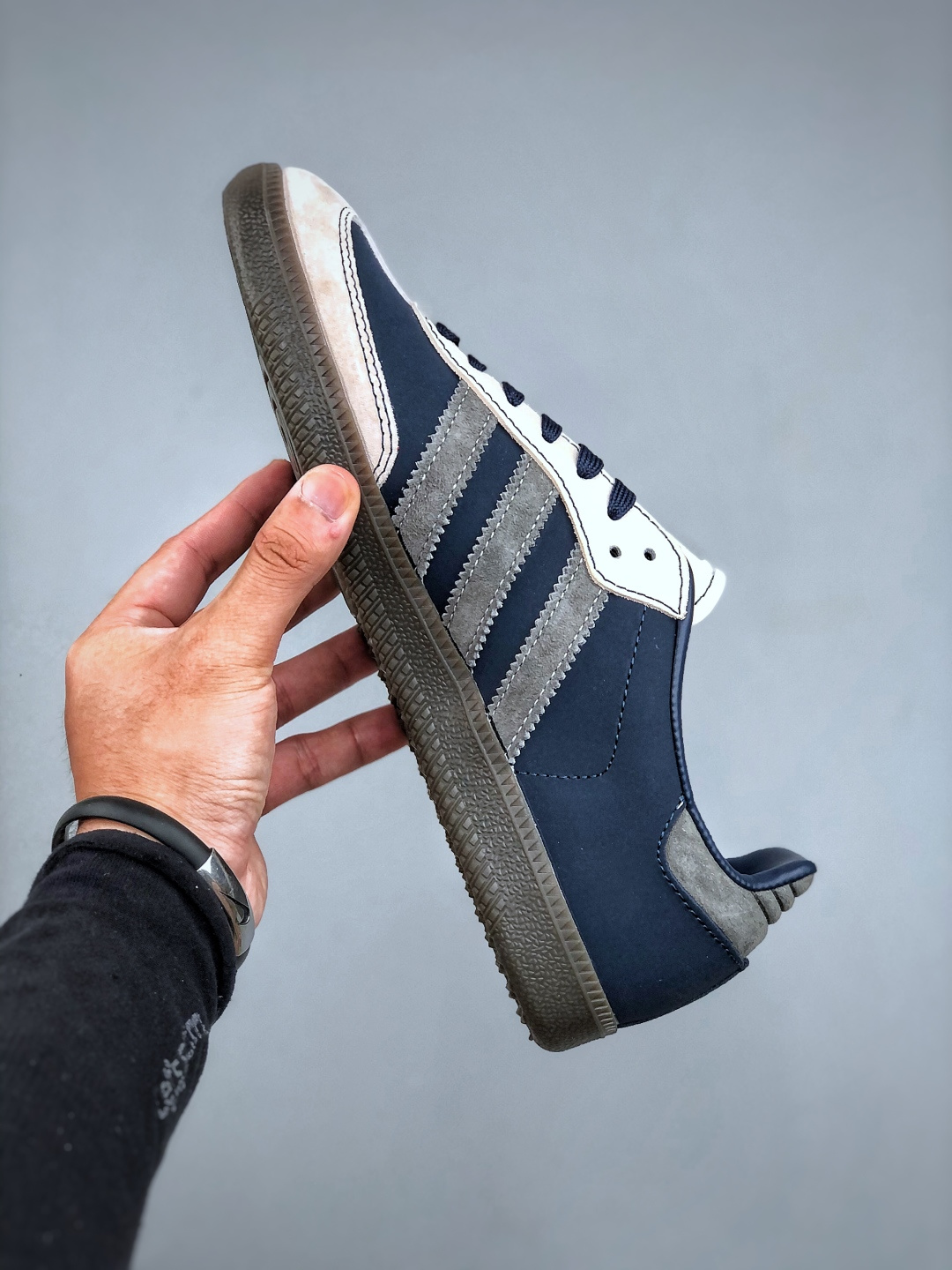 💰320 
Adidas SAMBA OG 德训鞋 高端定制桑巴系列 大厂纯原品质出货 超高清洁度 细节完美 舒适百搭 低帮休闲板鞋 货号：DX0007 尺码：36-45（半）