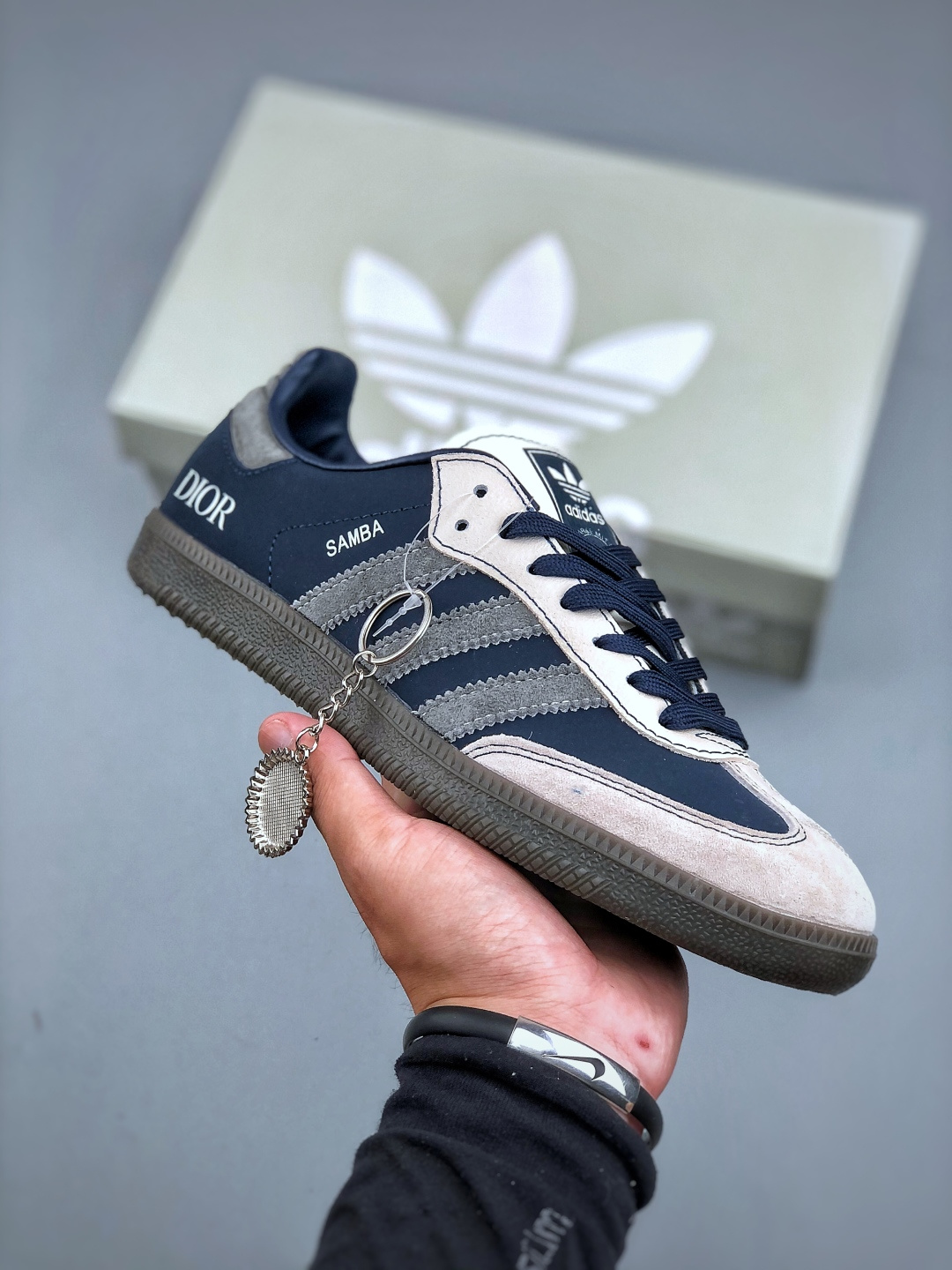 💰320 
Adidas SAMBA OG 德训鞋 高端定制桑巴系列 大厂纯原品质出货 超高清洁度 细节完美 舒适百搭 低帮休闲板鞋 货号：DX0007 尺码：36-45（半）