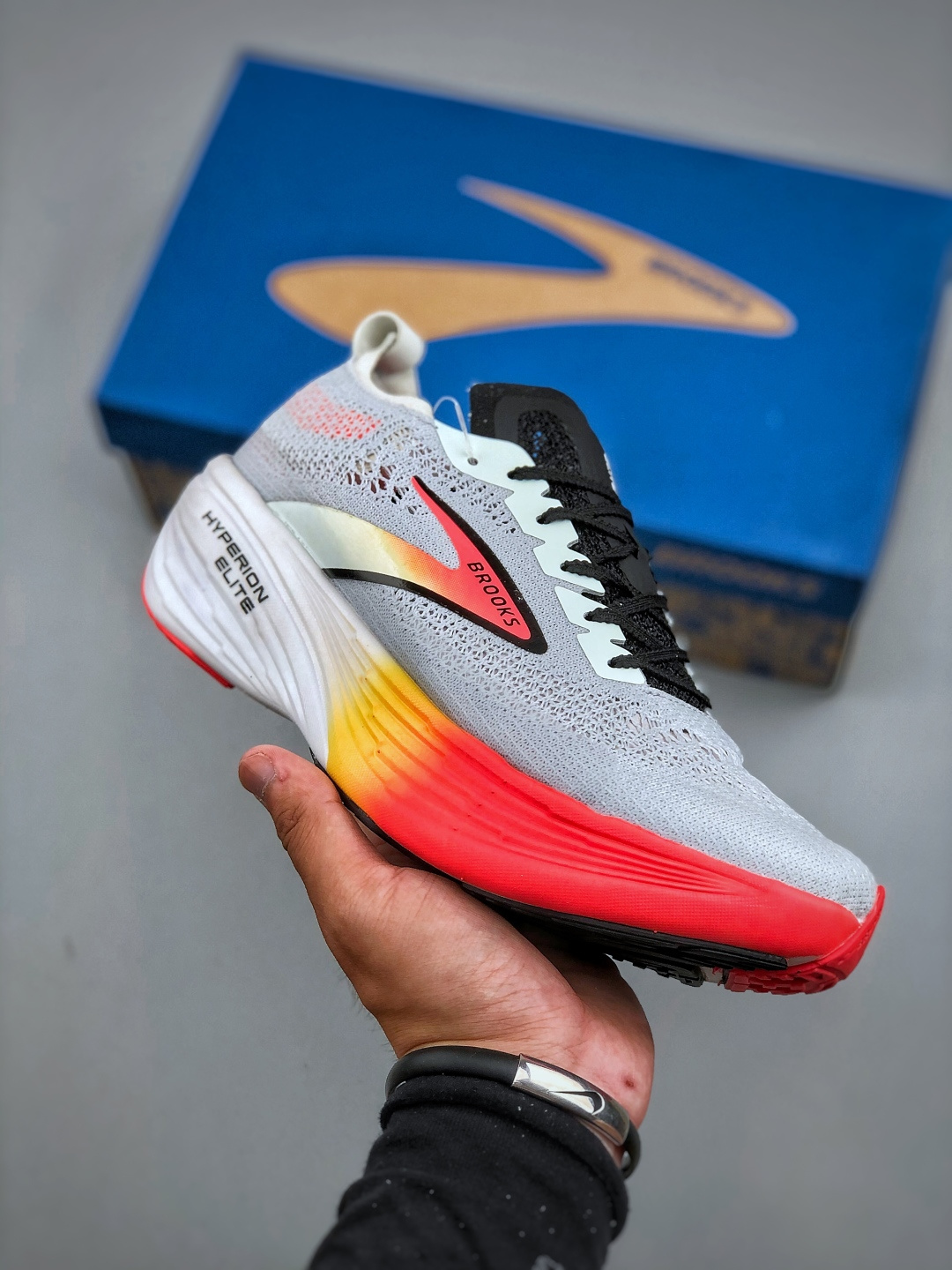 💰130
Brooks Hyperion Elite 4 PB 布鲁克斯龙卷风4 休闲透气缓震运动鞋 货号：100046 1D 488 尺码：36-45（半）