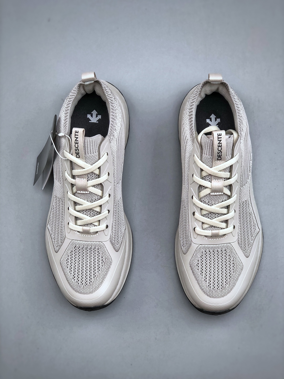 DESCENTE迪桑特轻盈缓震透气鞋面时尚休闲运动男子越野跑鞋