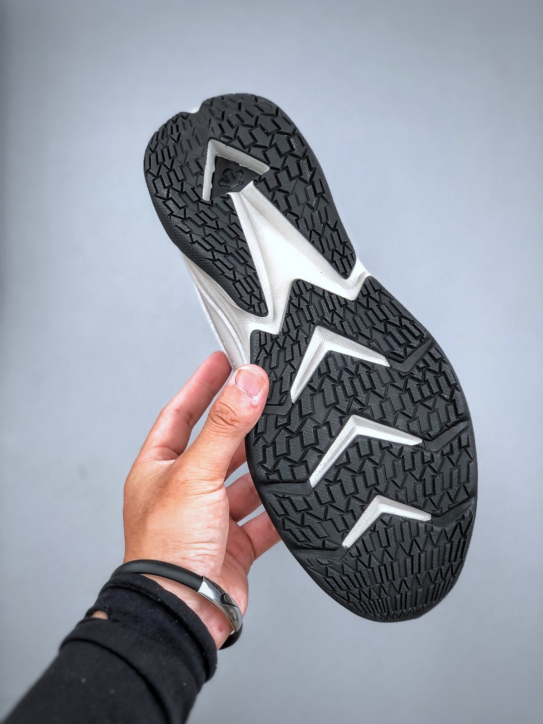 DESCENTE迪桑特轻盈缓震透气鞋面时尚休闲运动男子越野跑鞋