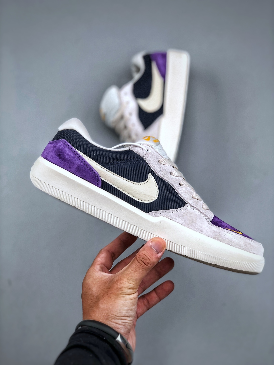 💰170Nike SB Force 58 耐克 低帮休闲板鞋是一款将前沿创新带入街头的单品 它具有硫化杯底 具有出色的耐用性和灵活性 使用帆布和绒面革 在饰面上放置通风口货号:DV5477-403 尺码:36 36.5 37.5 38 38.5 39 40 40.5 41 42 42.5 43 44 45