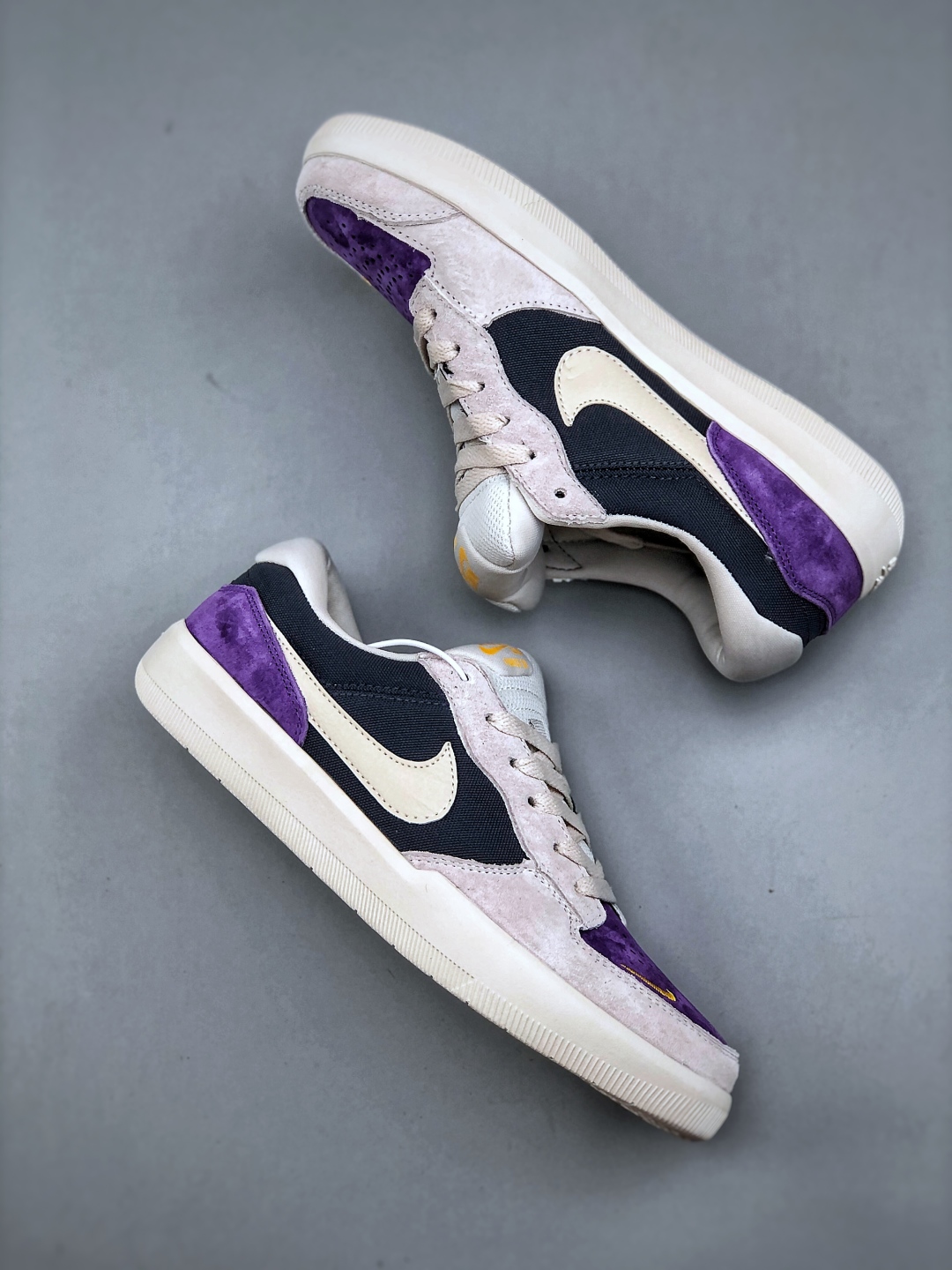 💰170Nike SB Force 58 耐克 低帮休闲板鞋是一款将前沿创新带入街头的单品 它具有硫化杯底 具有出色的耐用性和灵活性 使用帆布和绒面革 在饰面上放置通风口货号:DV5477-403 尺码:36 36.5 37.5 38 38.5 39 40 40.5 41 42 42.5 43 44 45