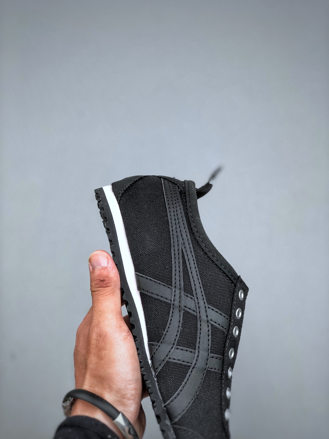 💰180纯原版本

 亚瑟士OnitsukaTiger/鬼冢虎 MEXICO 66 SLIP-0N 经典低帮休闲板鞋 货号：1183A360-002 尺码：36-45（半）