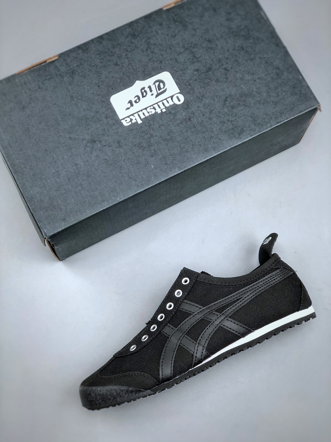 💰180纯原版本

 亚瑟士OnitsukaTiger/鬼冢虎 MEXICO 66 SLIP-0N 经典低帮休闲板鞋 货号：1183A360-002 尺码：36-45（半）