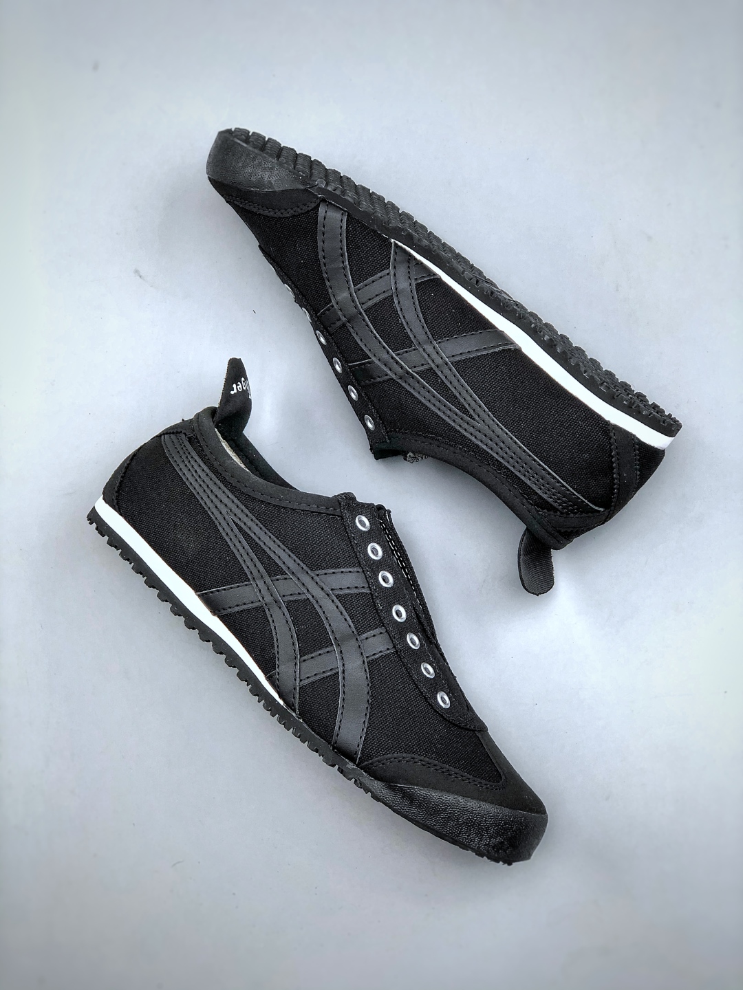 💰180纯原版本

 亚瑟士OnitsukaTiger/鬼冢虎 MEXICO 66 SLIP-0N 经典低帮休闲板鞋 货号：1183A360-002 尺码：36-45（半）