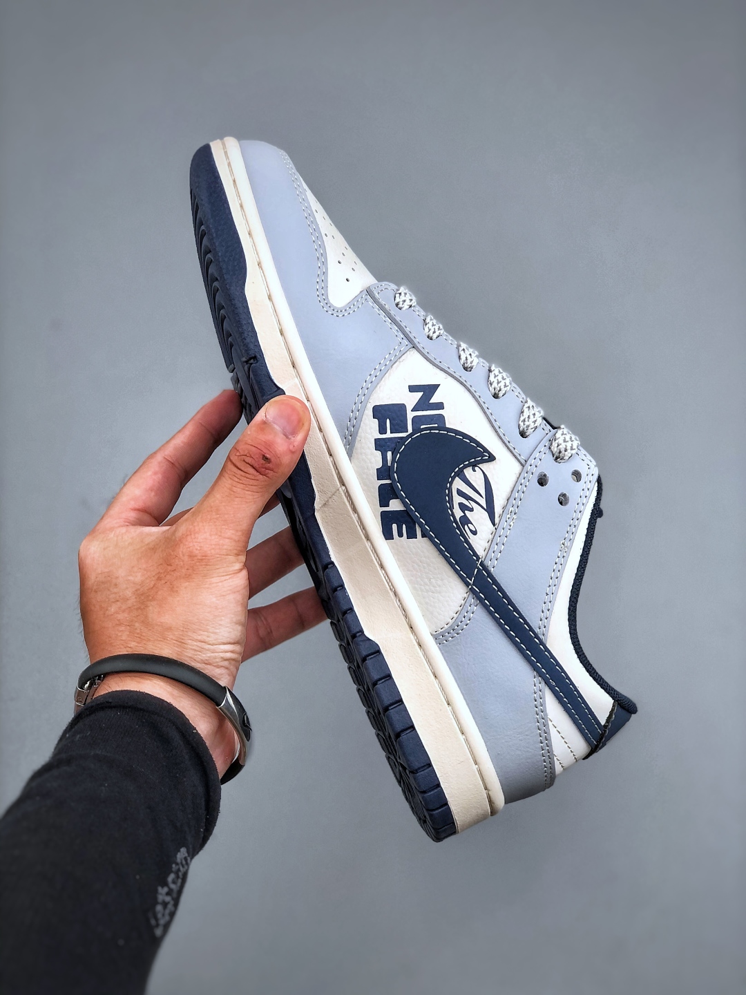 💰320纯原版本

C版 Nike SB Dunk Low“北面联名—灰白蓝勾配色” 高端定制 低帮休闲板鞋 定制鞋盒 大厂纯原品质出货 超高清洁度 皮料切割干净无任何毛边 细节完美 货号：XF8698-205 尺码：36-45（半）