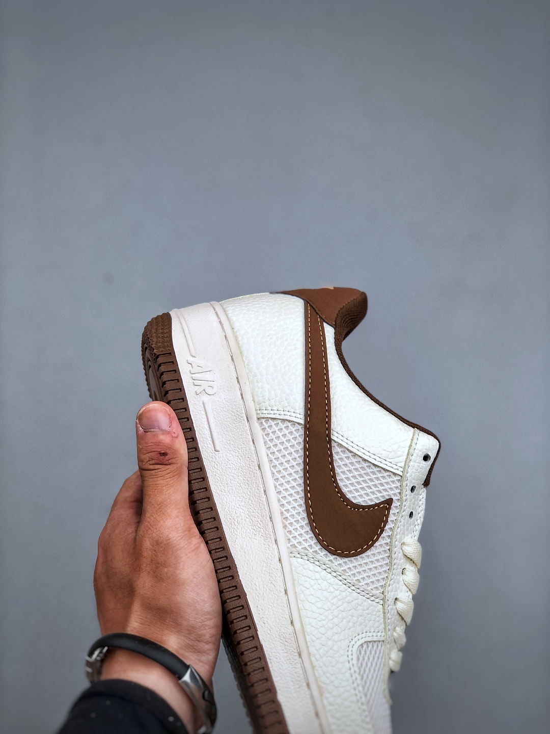 福利特价💰180

Nike Air Force 1 Low “白棕”空军一号低帮运动休闲板鞋 原楦头原纸板 打造纯正空军版型 专注外贸渠道 全掌内置蜂窝气垫 原盒配件 原厂中底钢印、拉帮完美 货号：IB7719 113 尺码：36-45（半）