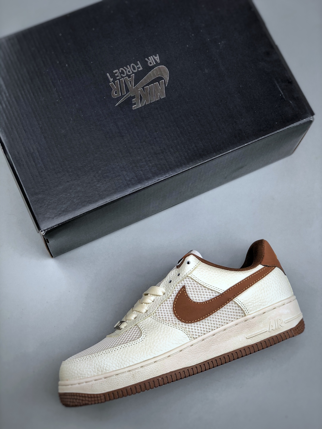 福利特价💰180

Nike Air Force 1 Low “白棕”空军一号低帮运动休闲板鞋 原楦头原纸板 打造纯正空军版型 专注外贸渠道 全掌内置蜂窝气垫 原盒配件 原厂中底钢印、拉帮完美 货号：IB7719 113 尺码：36-45（半）