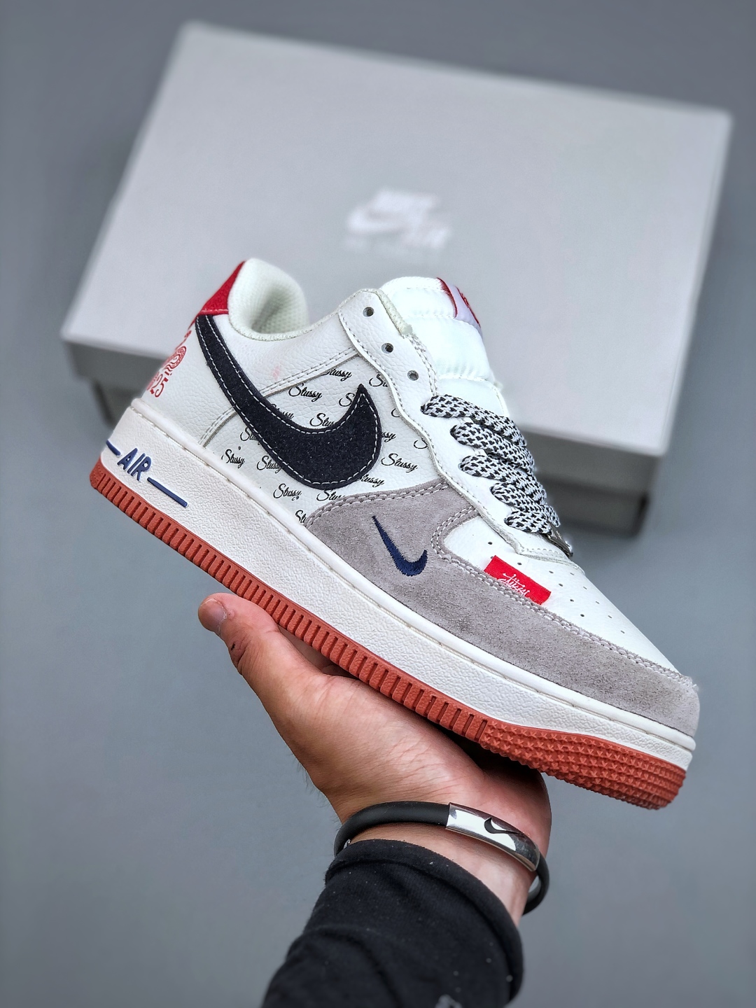 福利特价💰180

 Nike Air Force 1 Low “联名款”空军一号低帮运动休闲板鞋 原楦头原纸板 打造纯正空军版型 专注外贸渠道 全掌内置蜂窝气垫 原盒配件 原厂中底钢印、拉帮完美 货号：XS1958 502 尺码：36-45（半）