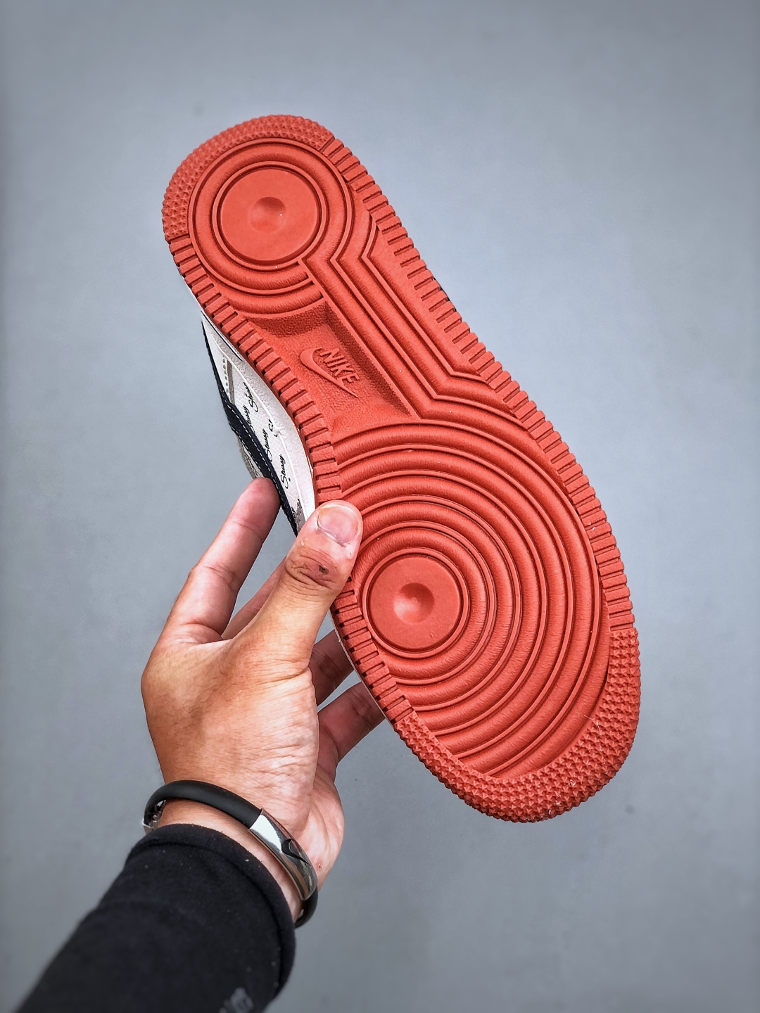 福利特价💰180

 Nike Air Force 1 Low “联名款”空军一号低帮运动休闲板鞋 原楦头原纸板 打造纯正空军版型 专注外贸渠道 全掌内置蜂窝气垫 原盒配件 原厂中底钢印、拉帮完美 货号：XS1958 502 尺码：36-45（半）