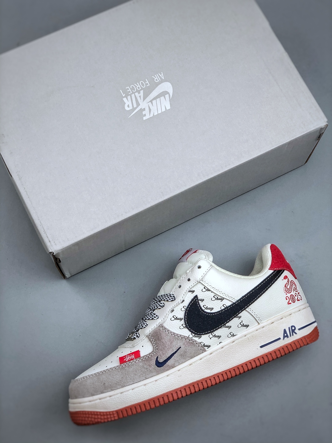 福利特价💰180

 Nike Air Force 1 Low “联名款”空军一号低帮运动休闲板鞋 原楦头原纸板 打造纯正空军版型 专注外贸渠道 全掌内置蜂窝气垫 原盒配件 原厂中底钢印、拉帮完美 货号：XS1958 502 尺码：36-45（半）