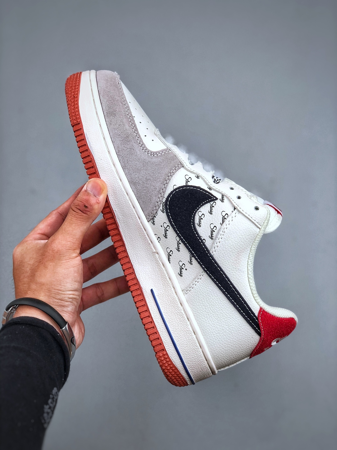 福利特价💰180

 Nike Air Force 1 Low “联名款”空军一号低帮运动休闲板鞋 原楦头原纸板 打造纯正空军版型 专注外贸渠道 全掌内置蜂窝气垫 原盒配件 原厂中底钢印、拉帮完美 货号：XS1958 502 尺码：36-45（半）