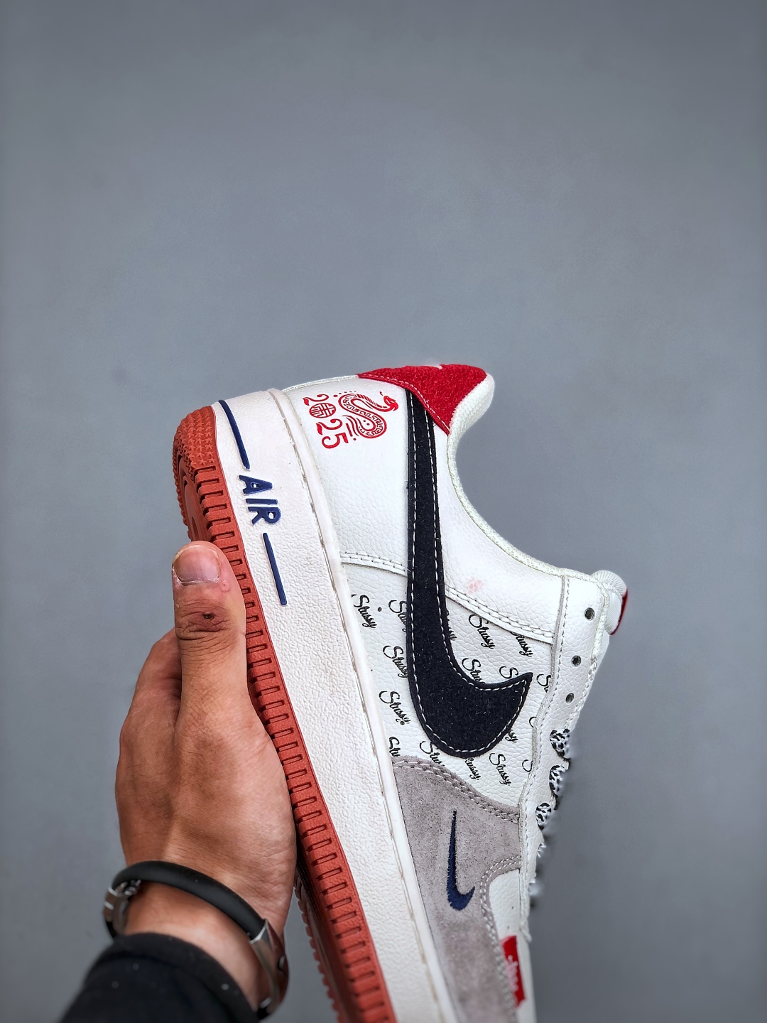 福利特价💰180

 Nike Air Force 1 Low “联名款”空军一号低帮运动休闲板鞋 原楦头原纸板 打造纯正空军版型 专注外贸渠道 全掌内置蜂窝气垫 原盒配件 原厂中底钢印、拉帮完美 货号：XS1958 502 尺码：36-45（半）