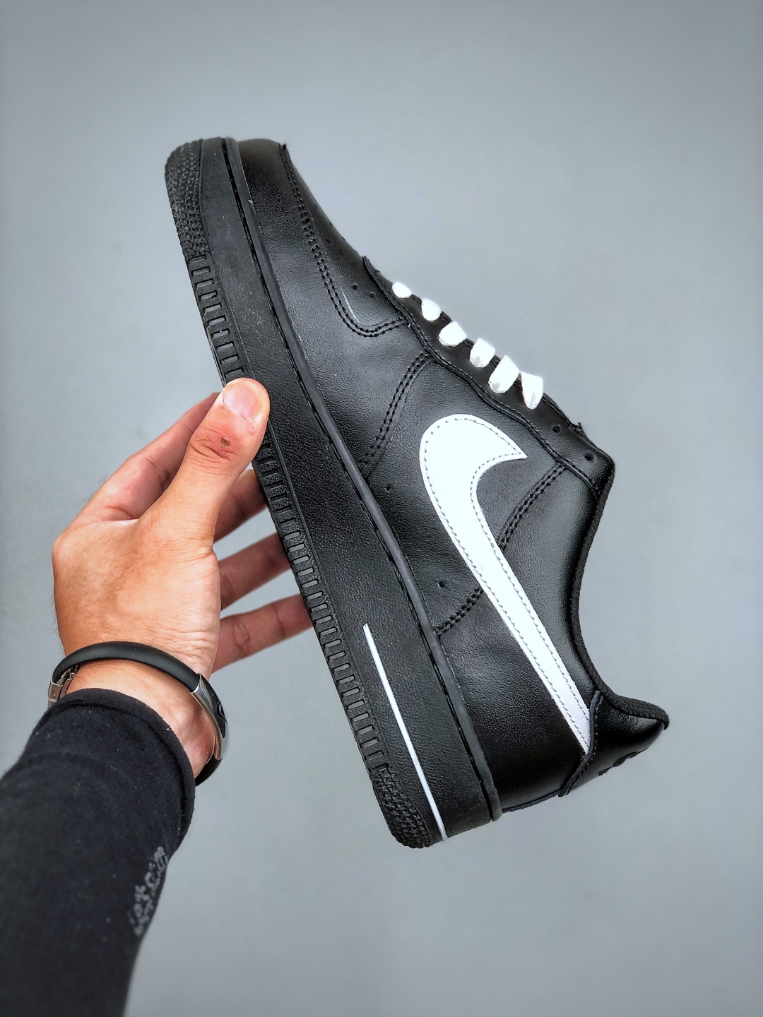 福利特价💰180

 Nike Air Force 1 Low “黑白定制”空军一号低帮运动休闲板鞋 原楦头原纸板 打造纯正空军版型 专注外贸渠道 全掌内置蜂窝气垫 原盒配件 原厂中底钢印、拉帮完美 货号：CW2288 001尺码：36-45（半）