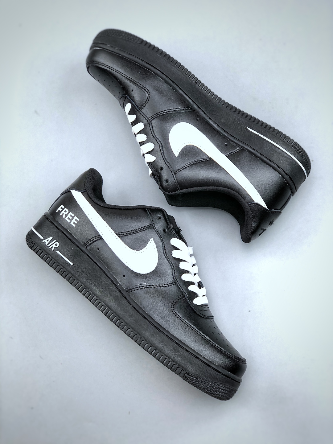 福利特价💰180

 Nike Air Force 1 Low “黑白定制”空军一号低帮运动休闲板鞋 原楦头原纸板 打造纯正空军版型 专注外贸渠道 全掌内置蜂窝气垫 原盒配件 原厂中底钢印、拉帮完美 货号：CW2288 001尺码：36-45（半）