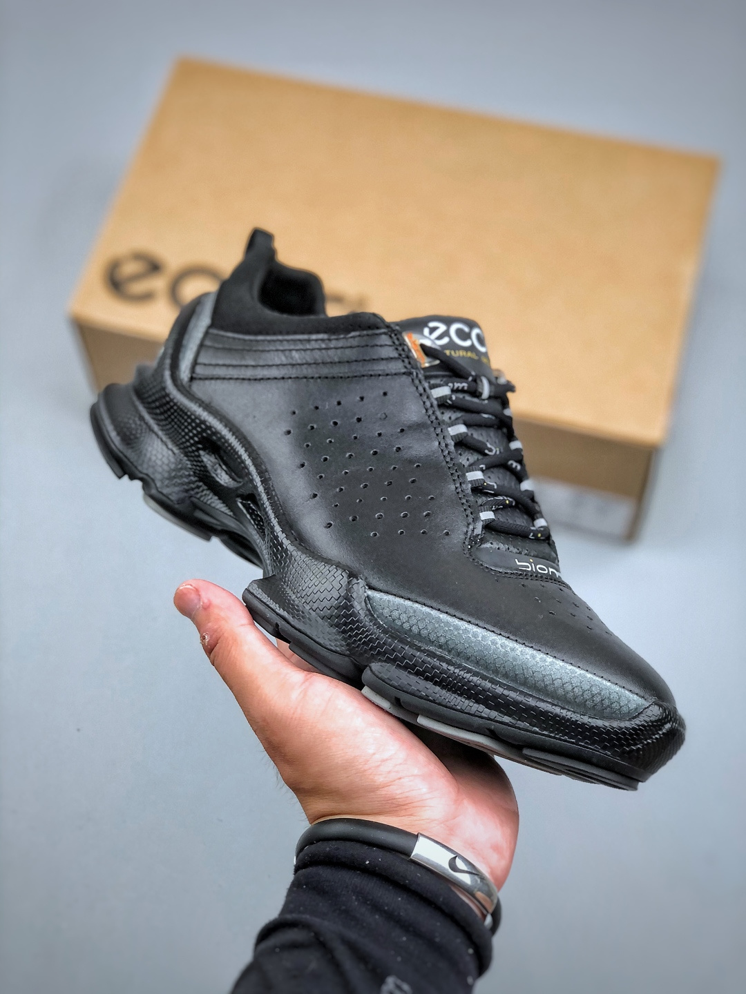 Ecco Men's Lightweight Breathable Lace-Up Sneakers, Versatile and Comfortable