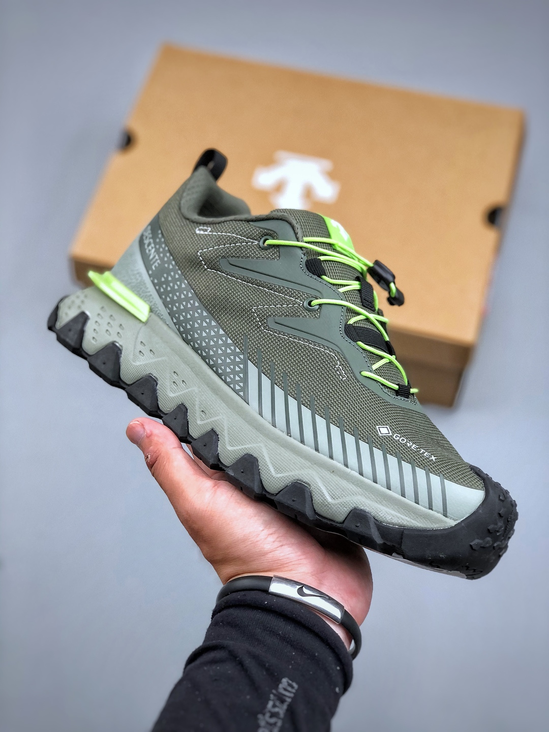 Descente Snow Ride GTX Men's Low-Top Sneakers - Comfortable & Durable