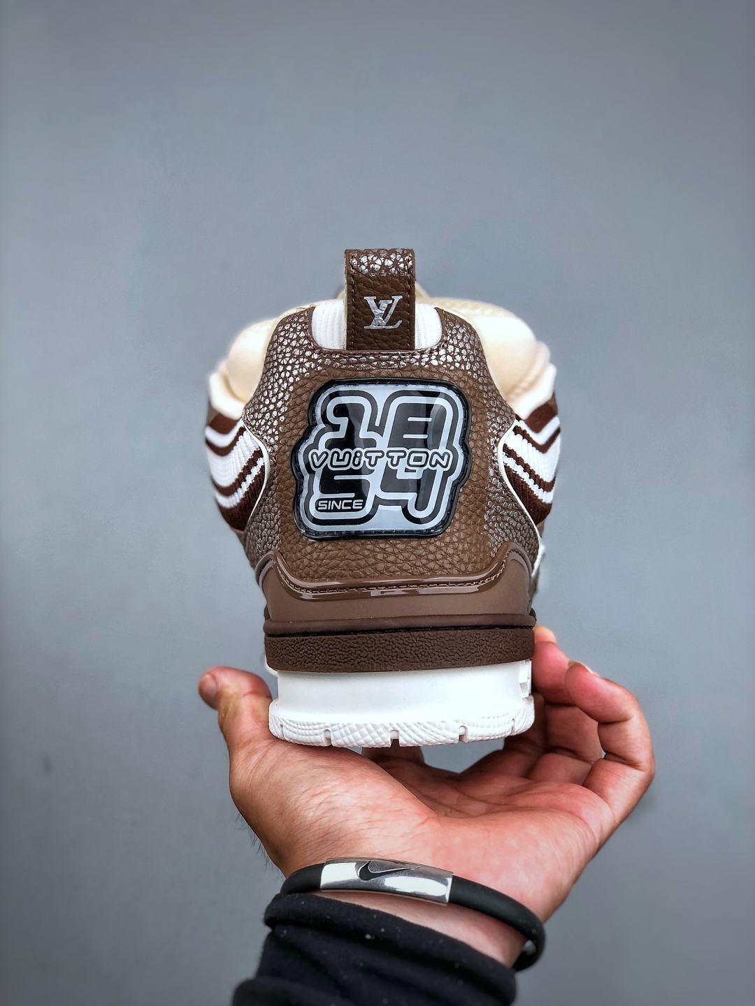 LV-路易-威登trainer 2025走秀 做工精细鞋面由意大利进口小牛皮拼接