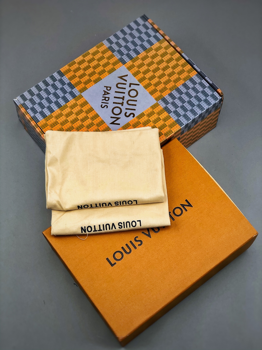 LV-路易-威登trainer 2025走秀 做工精细鞋面由意大利进口小牛皮拼接