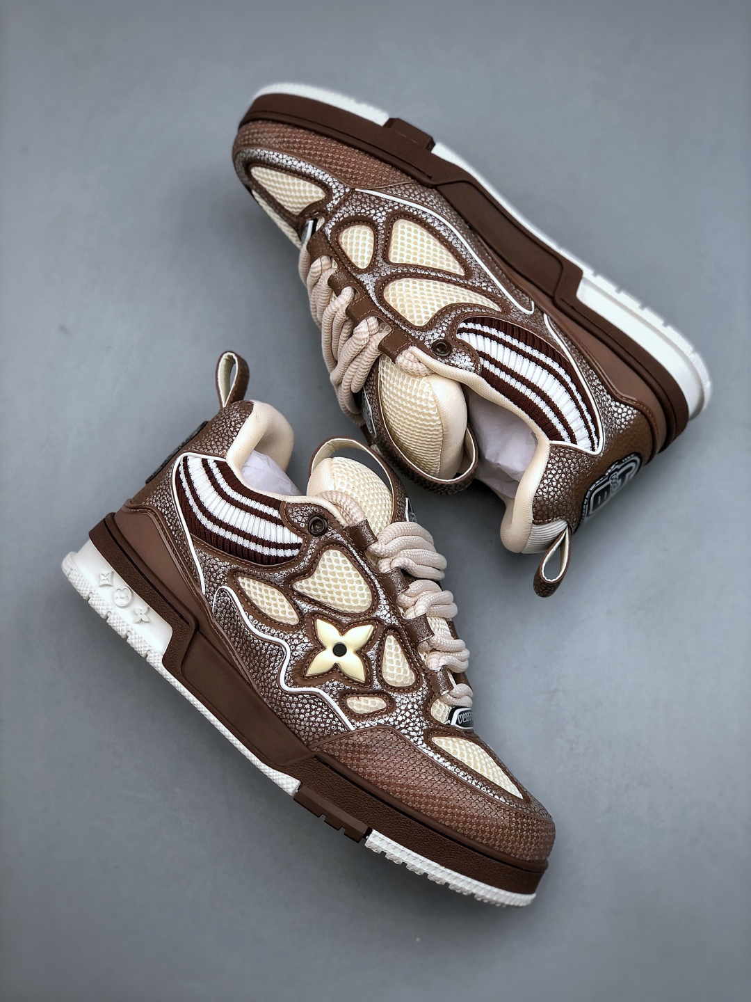 LV-路易-威登trainer 2025走秀 做工精细鞋面由意大利进口小牛皮拼接