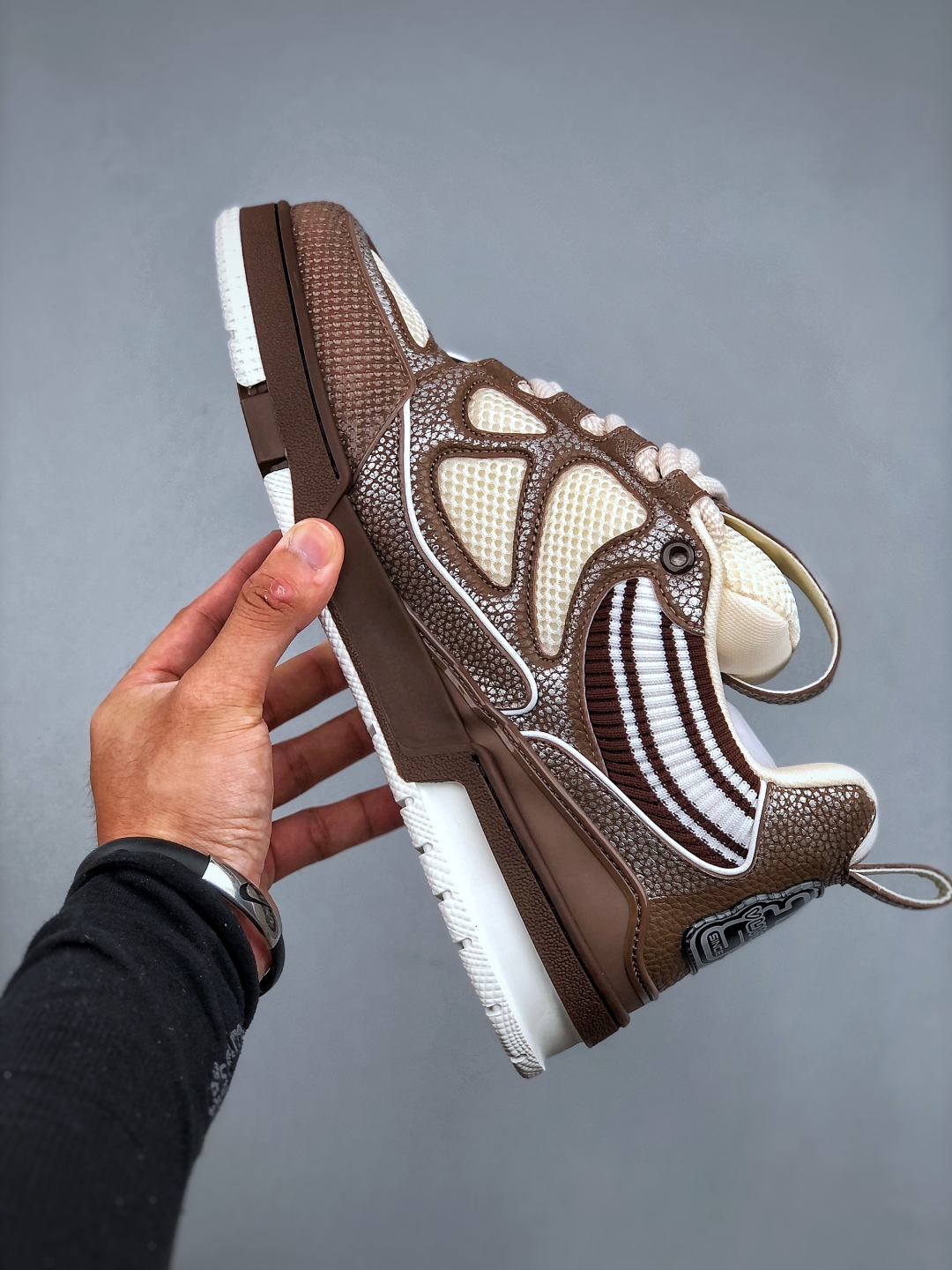 LV-路易-威登trainer 2025走秀 做工精细鞋面由意大利进口小牛皮拼接